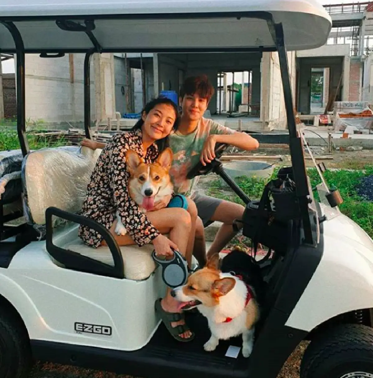 “หมอเจี๊ยบ” พาหวานใจสาว “เดียร์” เที่ยวทะเลเล่นน้ำกันอย่างหวานชื่น