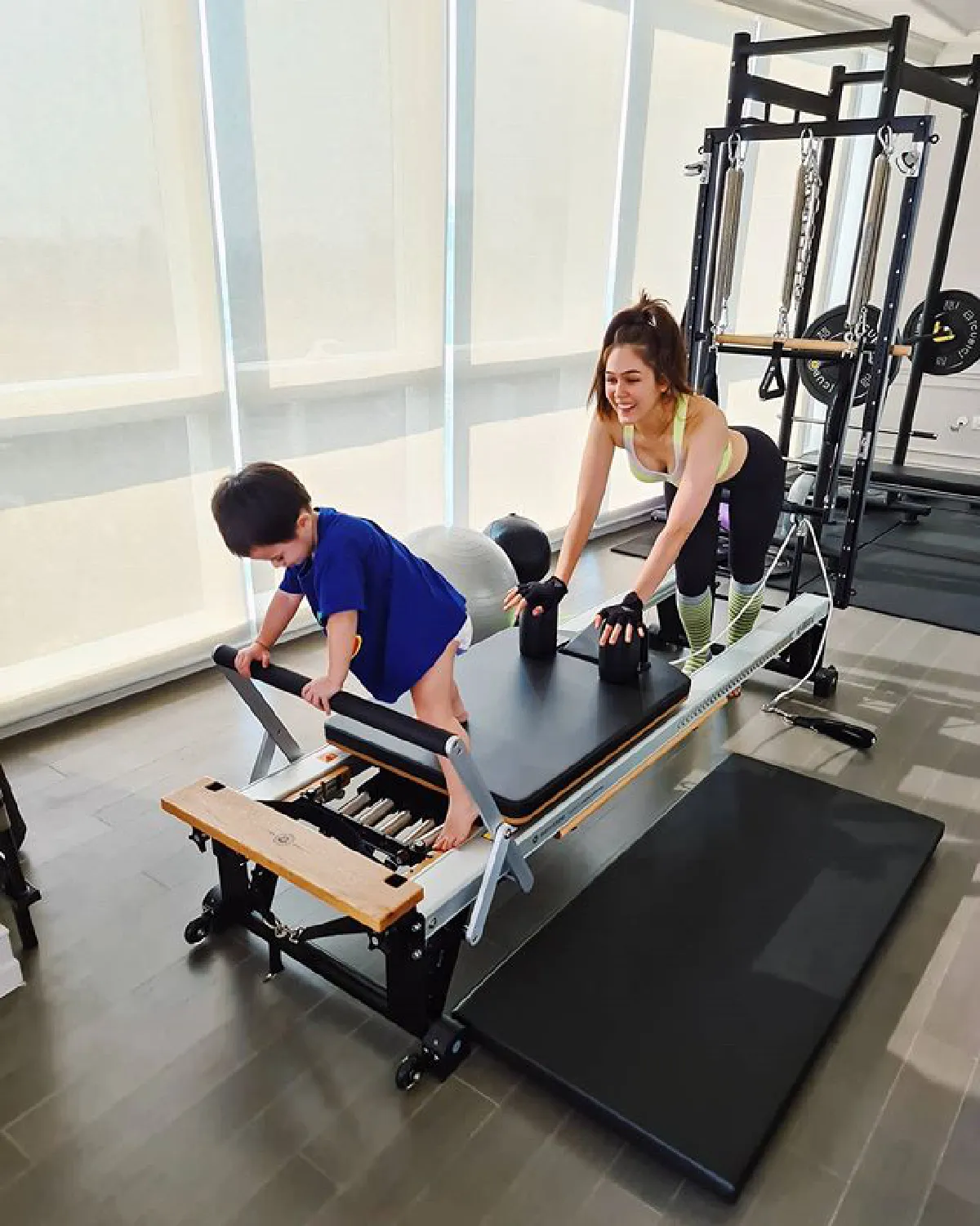 ตัวติดแม่! ชมพู่ อารยา โพสต์ภาพน่ารัก..ก่อนและหลังออกกำลังกาย 