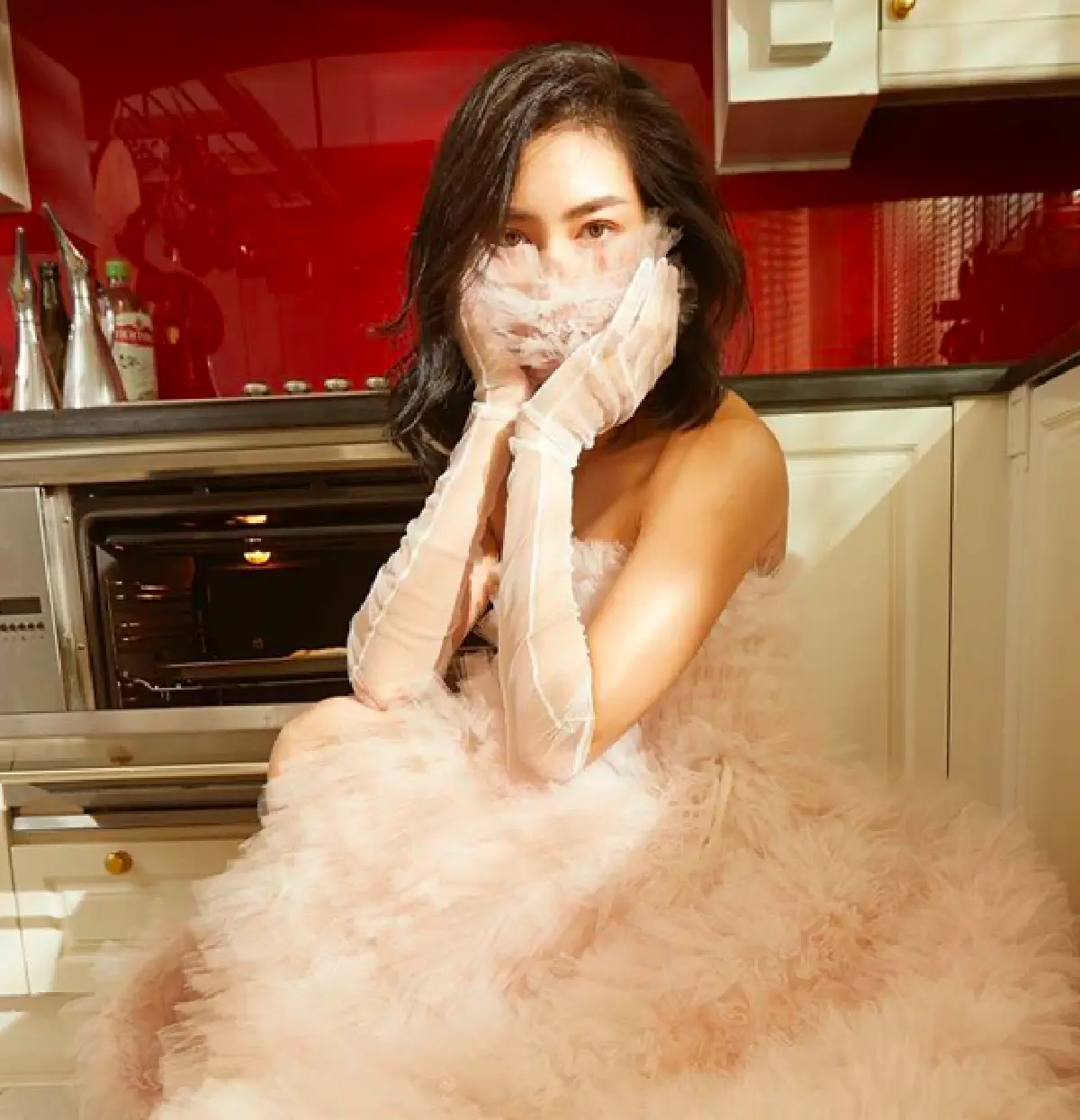 "แพนเค้ก" สมกับเป็นนางแบบ! ใส่ชุดเดรสฟูฟ่องอลังการมากเข้าครัวอยู่บ้าน 