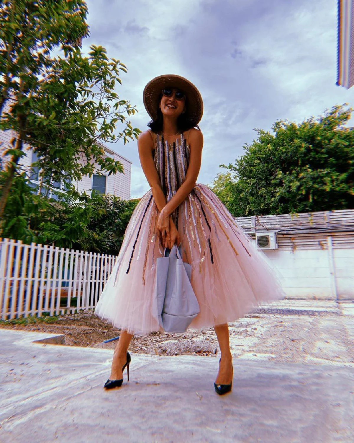 แพนเค้ก เขมนิจ แต่งเต็มอยู่บ้านโพสท่าสุดเริ่ด เพราะทุกวันคือรันเวย์