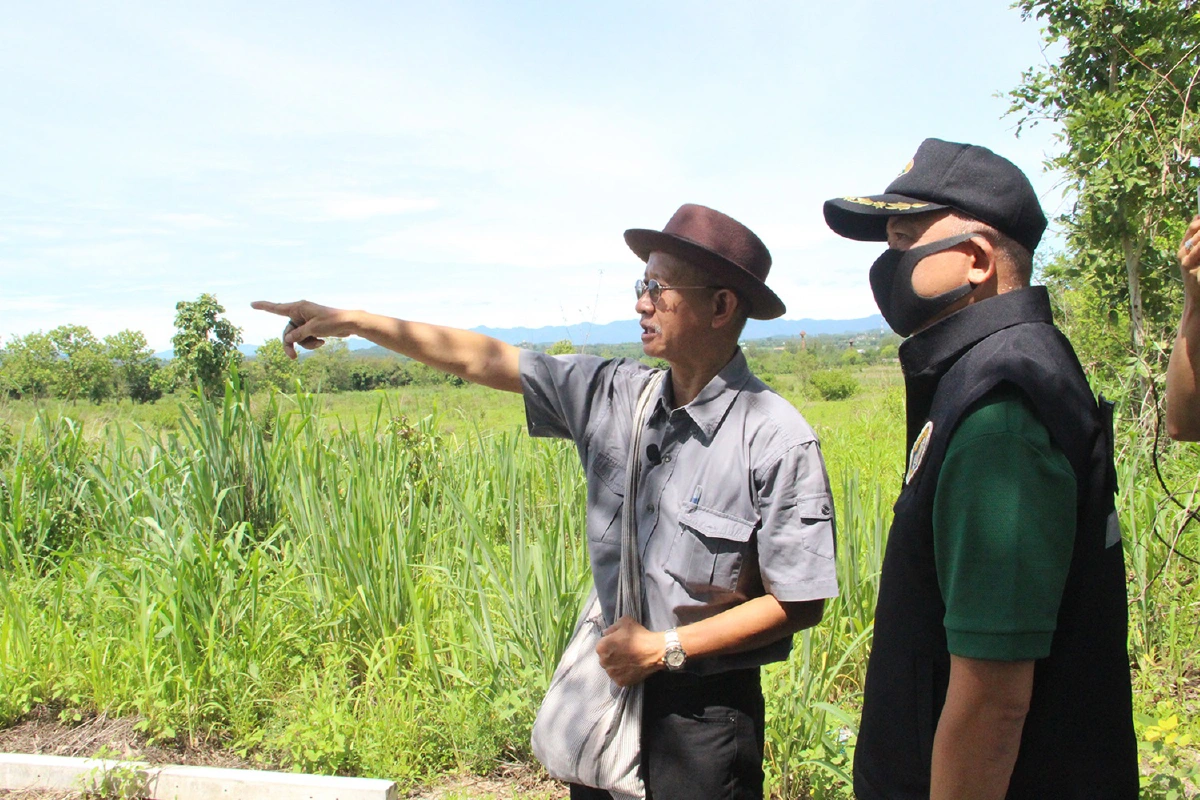 วีระนำชี้แนวเขตไร่ทวีพ่อปารีณาอีกรอบ พบเอกสารที่ดินถูกทิ้งเกลื่อน