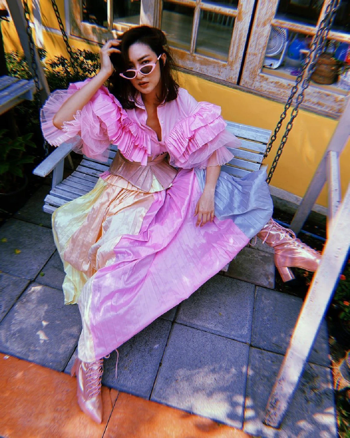 แพนเค้ก เขมนิจ แต่งเต็มอยู่บ้านโพสท่าสุดเริ่ด เพราะทุกวันคือรันเวย์