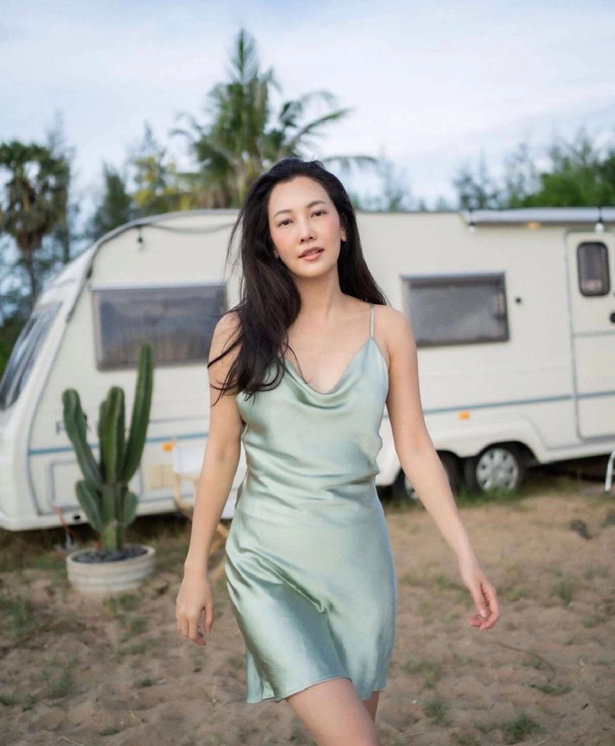 ส่องภาพ นุ่น วรนุช สวยเซ็กซี่เบาๆในชุดเดรสสั้น ทำเอาแฟนคลับใจละลาย