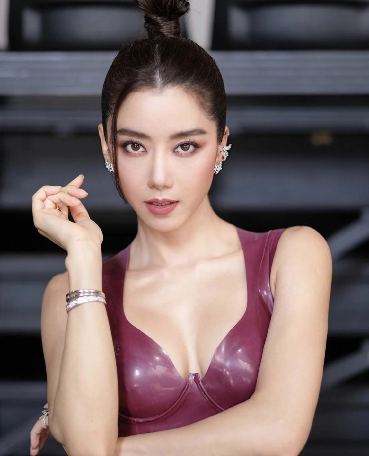 สวยสายบุญ! ไอซ์ อภิษฎา จับแปรงล้างห้องน้ำวัด ทำบุญวันพระใหญ่