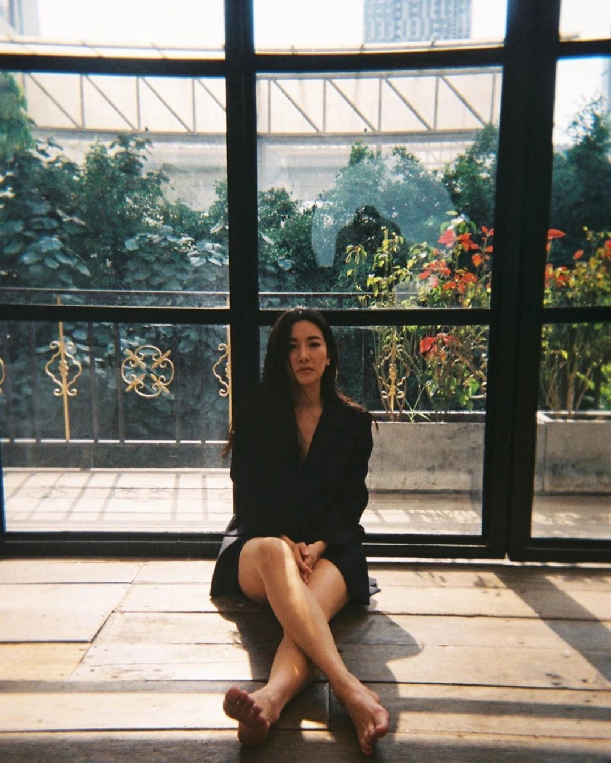 ส่องภาพ นุ่น วรนุช สวยเซ็กซี่เบาๆในชุดเดรสสั้น ทำเอาแฟนคลับใจละลาย