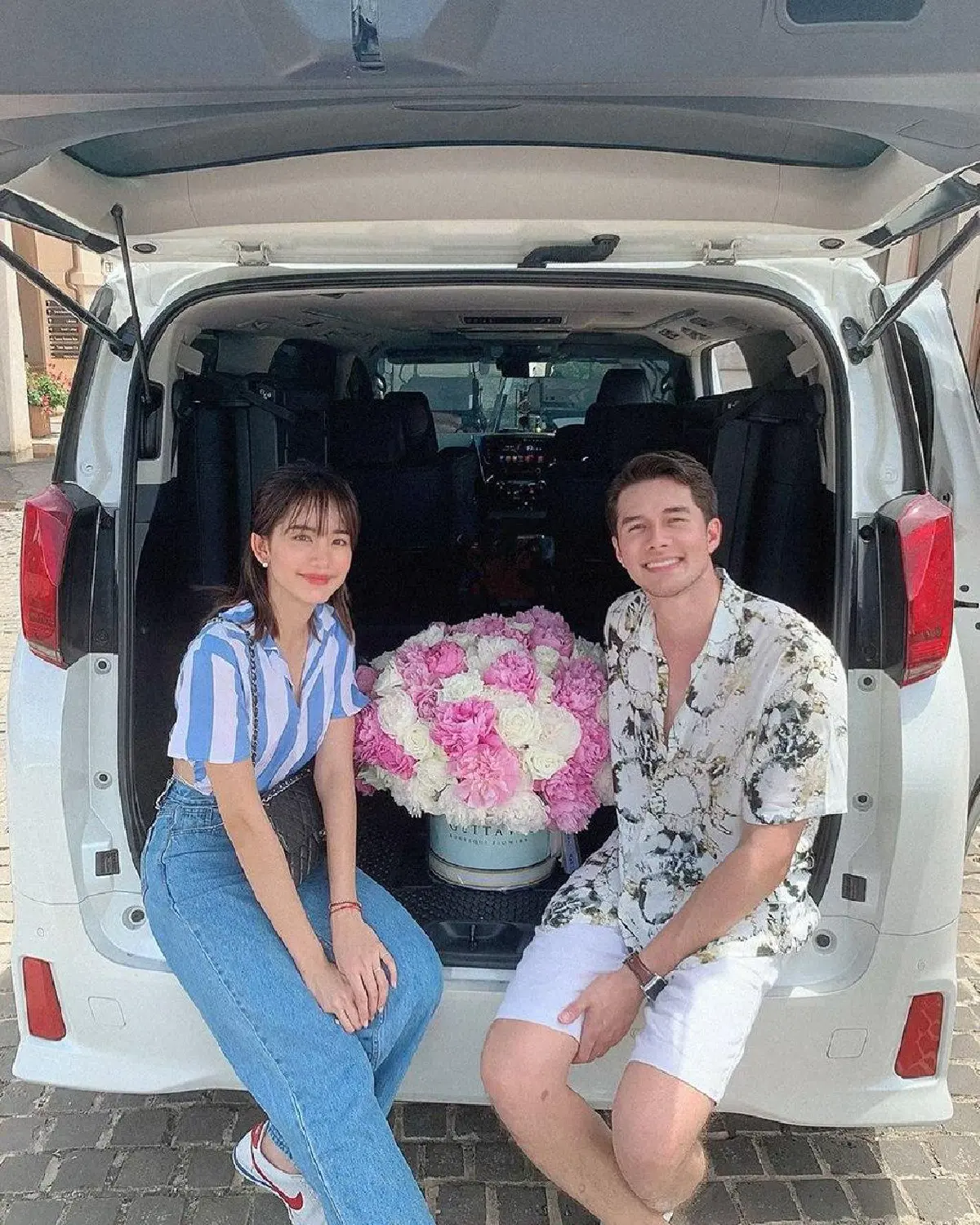 เรียกแฟนได้ยัง? มิกค์ ทองระย้า หอบดอกไม้ช่อโตเซอร์ไพรส์วันเกิด โบว์ เมลดา