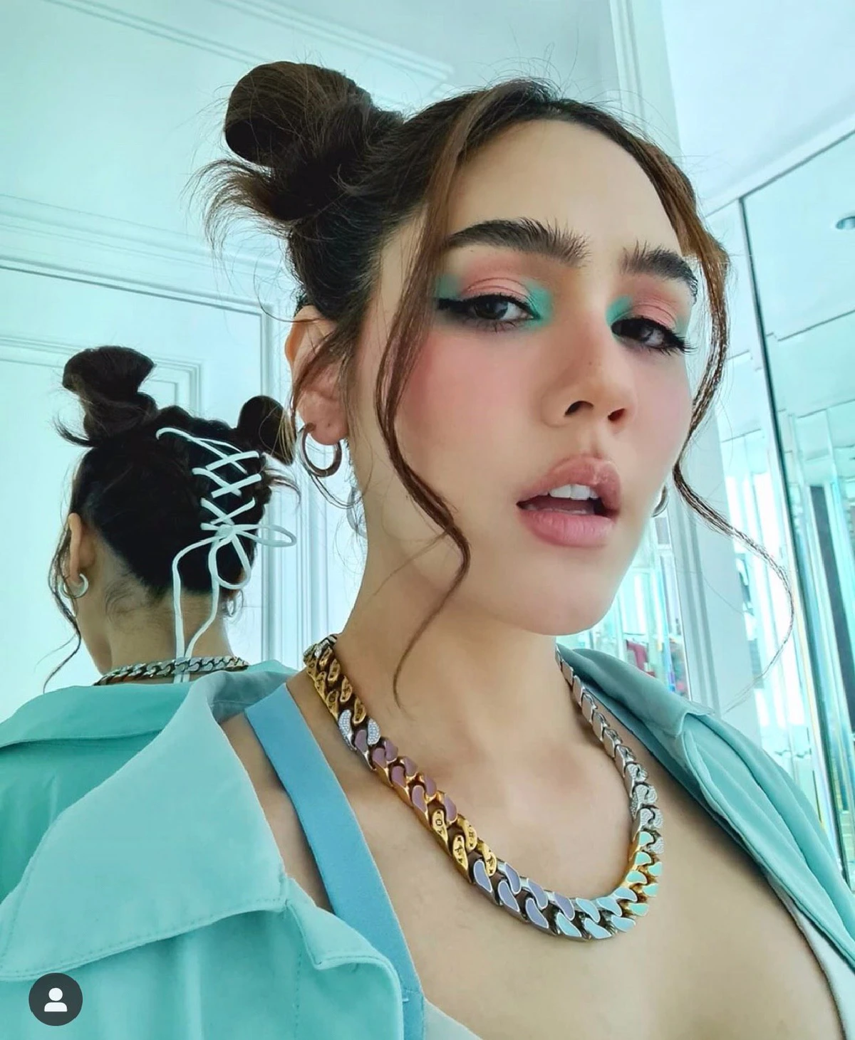 ชมพู่ อารยา จัดเต็มความเริ่ด กับแฟชั่นเชือกรองเท้าผูกโบว์ที่หัวสุดปัง