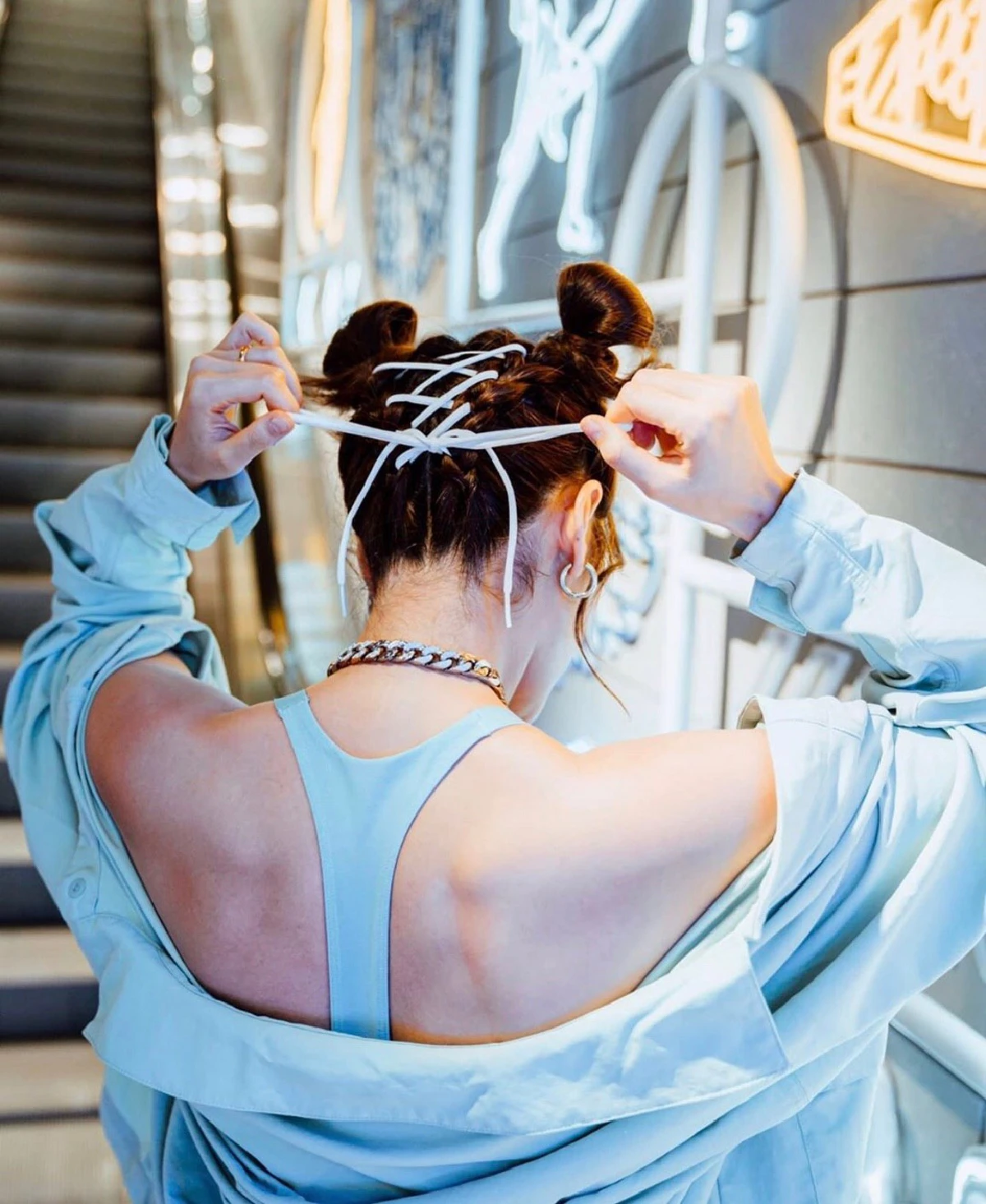 ชมพู่ อารยา จัดเต็มความเริ่ด กับแฟชั่นเชือกรองเท้าผูกโบว์ที่หัวสุดปัง