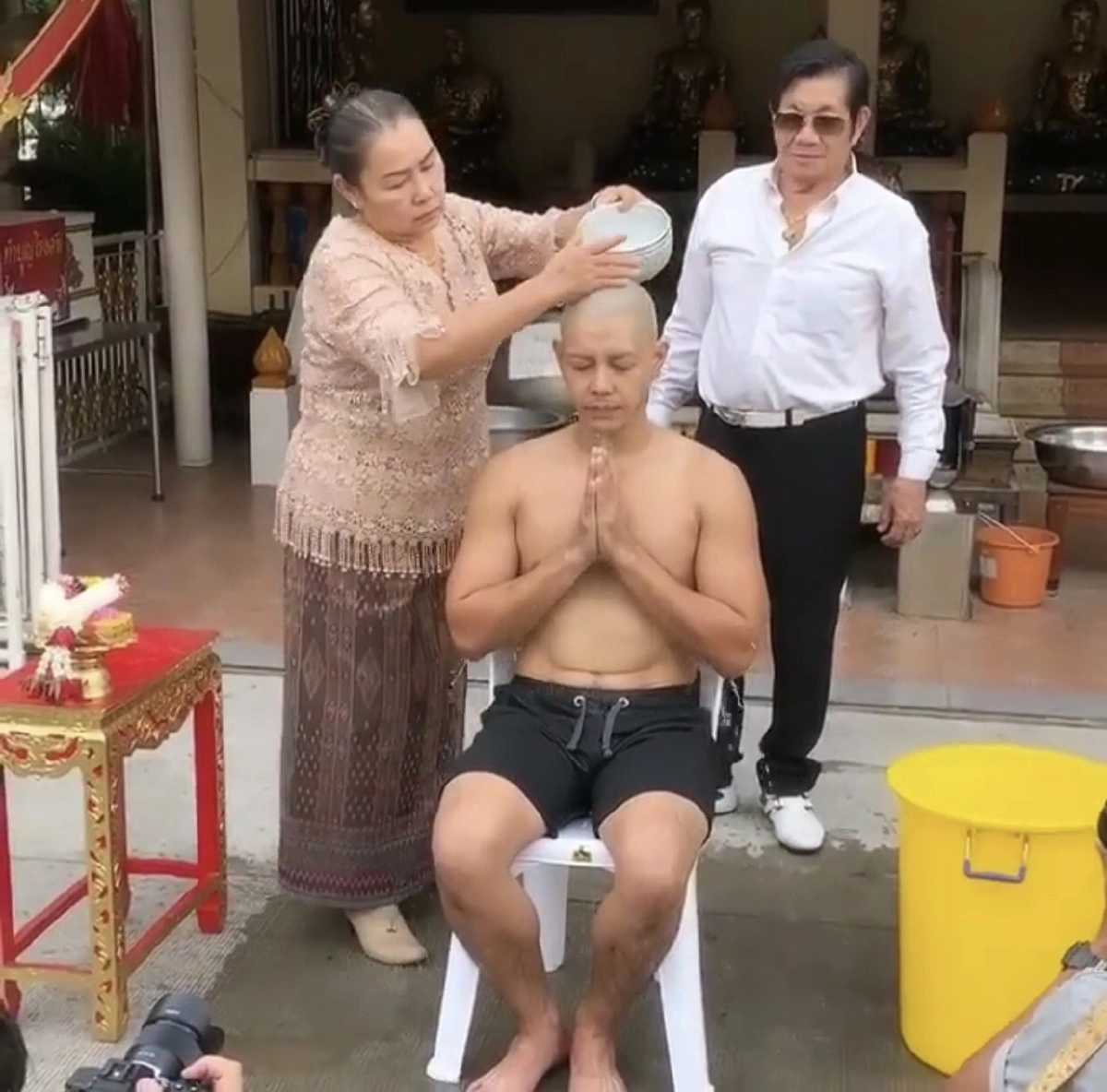 อาร์ต พศุตม์ เข้าพิธีอุปสมบทเรียบง่าย ได้ฉายาทางธรรม "จารุธมโม"