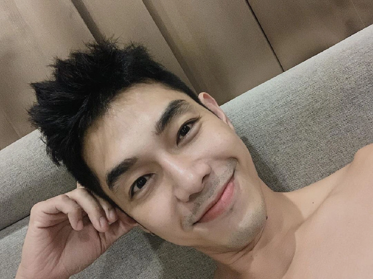 อาร์ต พศุตม์ เข้าพิธีอุปสมบทเรียบง่าย ได้ฉายาทางธรรม "จารุธมโม"