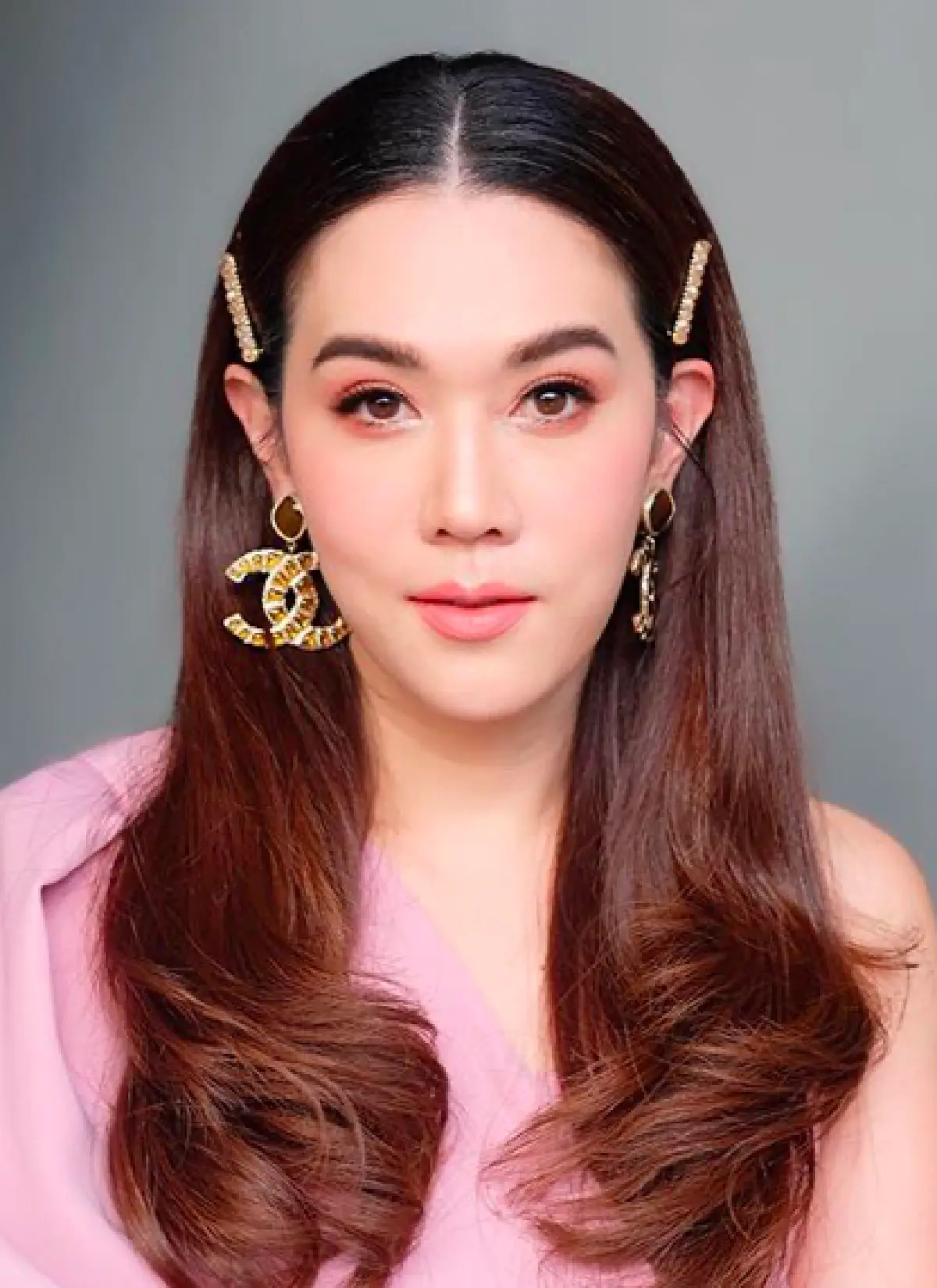 “เมย์ ปทิดา” เทียบให้ดูชัดๆ ภาพคู่ “อั้ม พัชราภา” หลังหลายคนทักหน้าเหมือนกันมาก