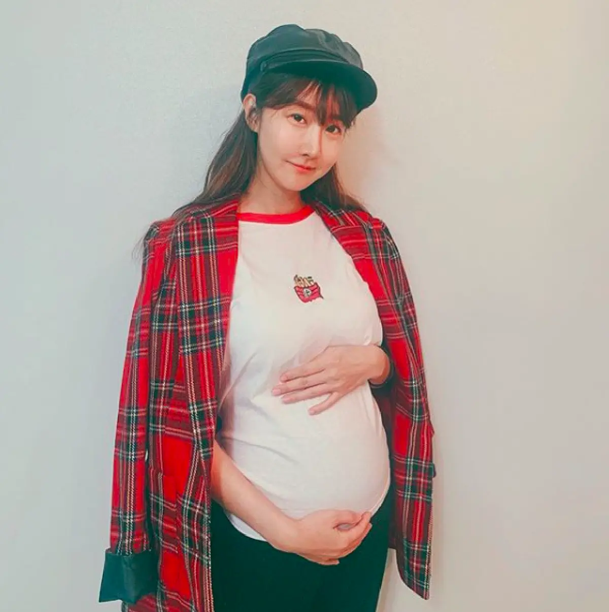 “อ้วน รังสิต" เป่าเค้กวันเกิดให้ภรรยารูปถ่าย นับวันรอบินไปหา