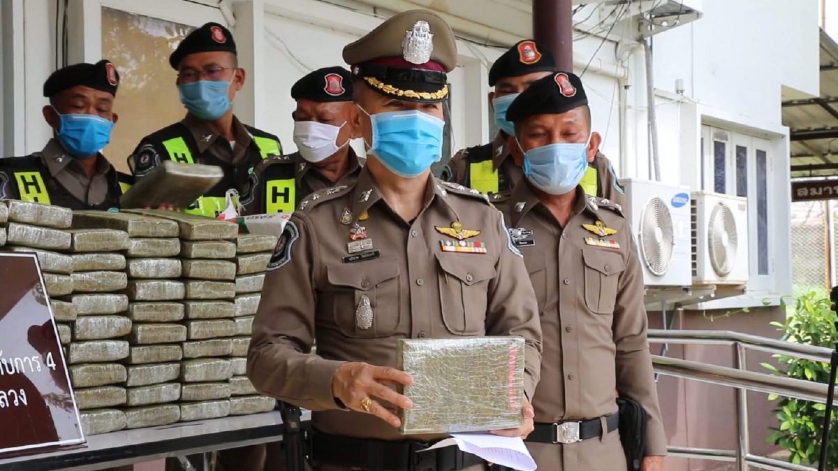 แม่ค้าแตงโมคิดรวยทางลัดรับจ้างขนกัญชา 200 กก.ไม่รอดตาตร.ทางหลวง แม่ค้าแตงโมคิดรวยทางลัดรับจ้างขนกัญชา 200 กก.ไม่รอดตาตร.ทางหลวง