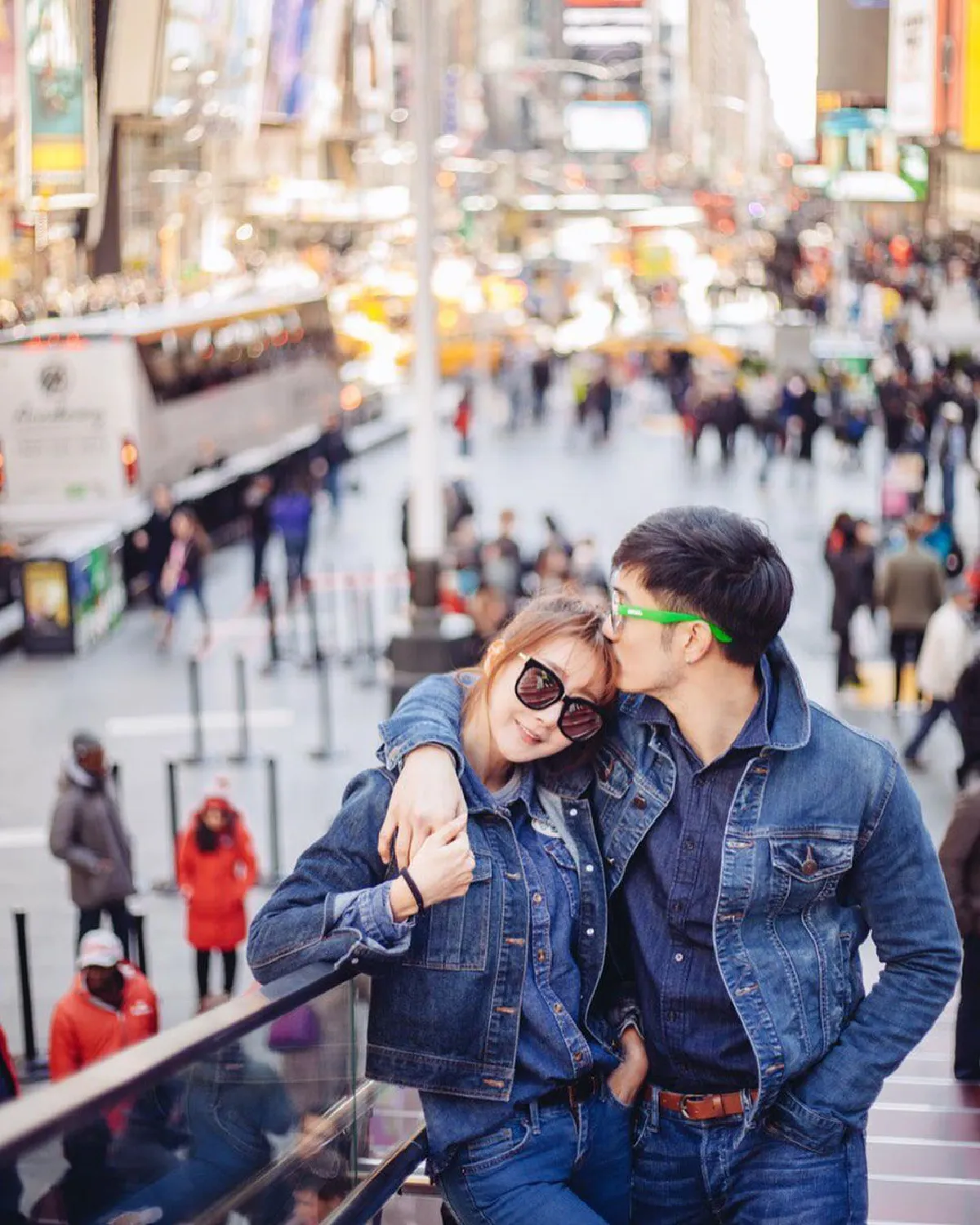 “อ้วน รังสิต" เป่าเค้กวันเกิดให้ภรรยารูปถ่าย นับวันรอบินไปหา