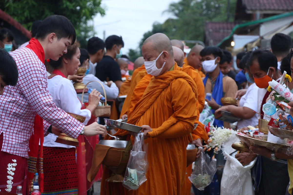 "สะพานมอญ"คึกคักนักท่องเที่ยวแห่ชมความงามล้นช่วงคลายล็อกโควิด