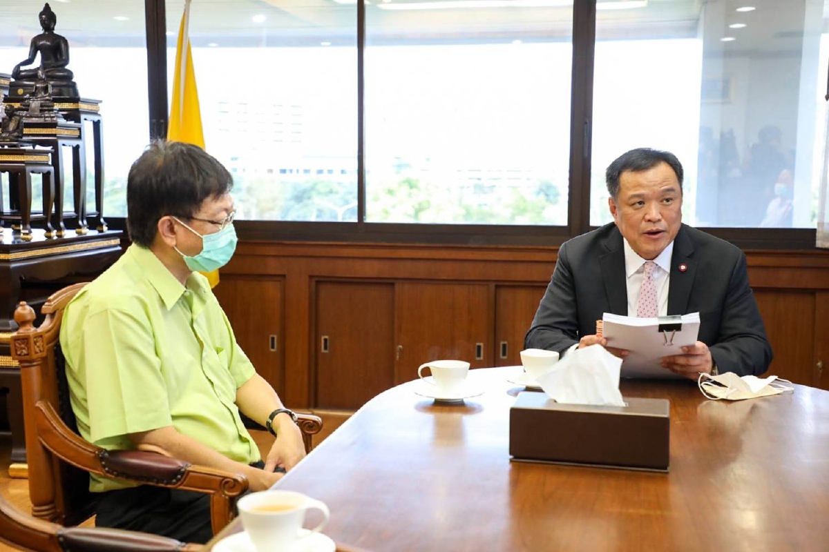 อนุทินคุย "หมอชาญชัย" ย้ำพร้อมให้ความเป็นธรรมปมถูกกล่าวหา อนุทินคุย "หมอชาญชัย" ย้ำพร้อมให้ความเป็นธรรมปมถูกกล่าวหา