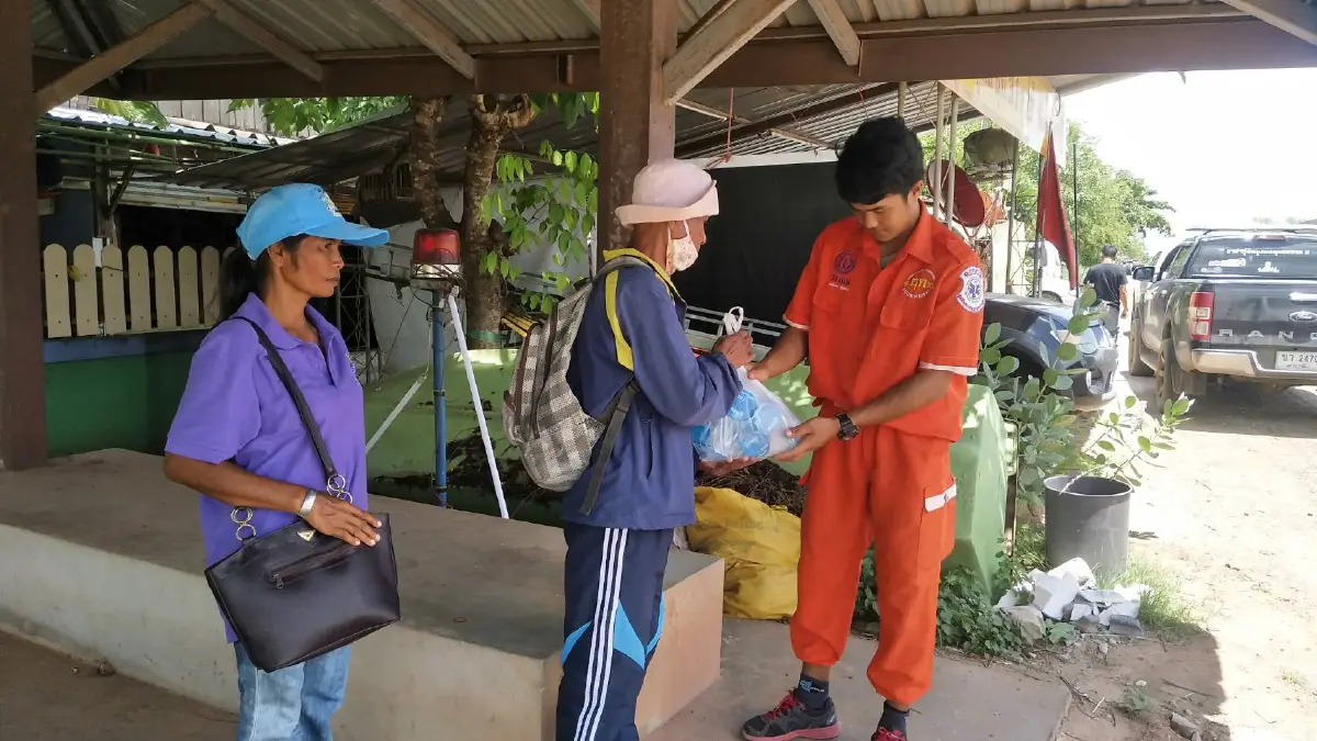 ผัวเมียตกงานช่วงโควิดเดินเท้าจากโคราชเยี่ยมแม่ป่วยหนักที่เพชรบูรณ์