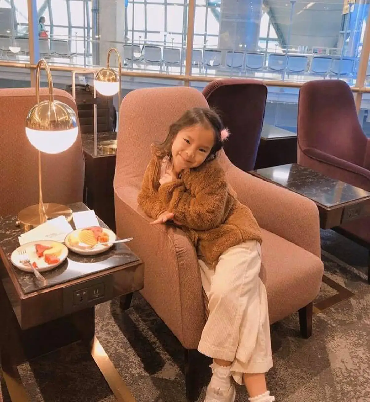 เริ่ดมากลูก! น้องปีใหม่ โพสรีวิวกล้องจัดเต็มทุกท่า นางแบบมืออาชีพมาเอง