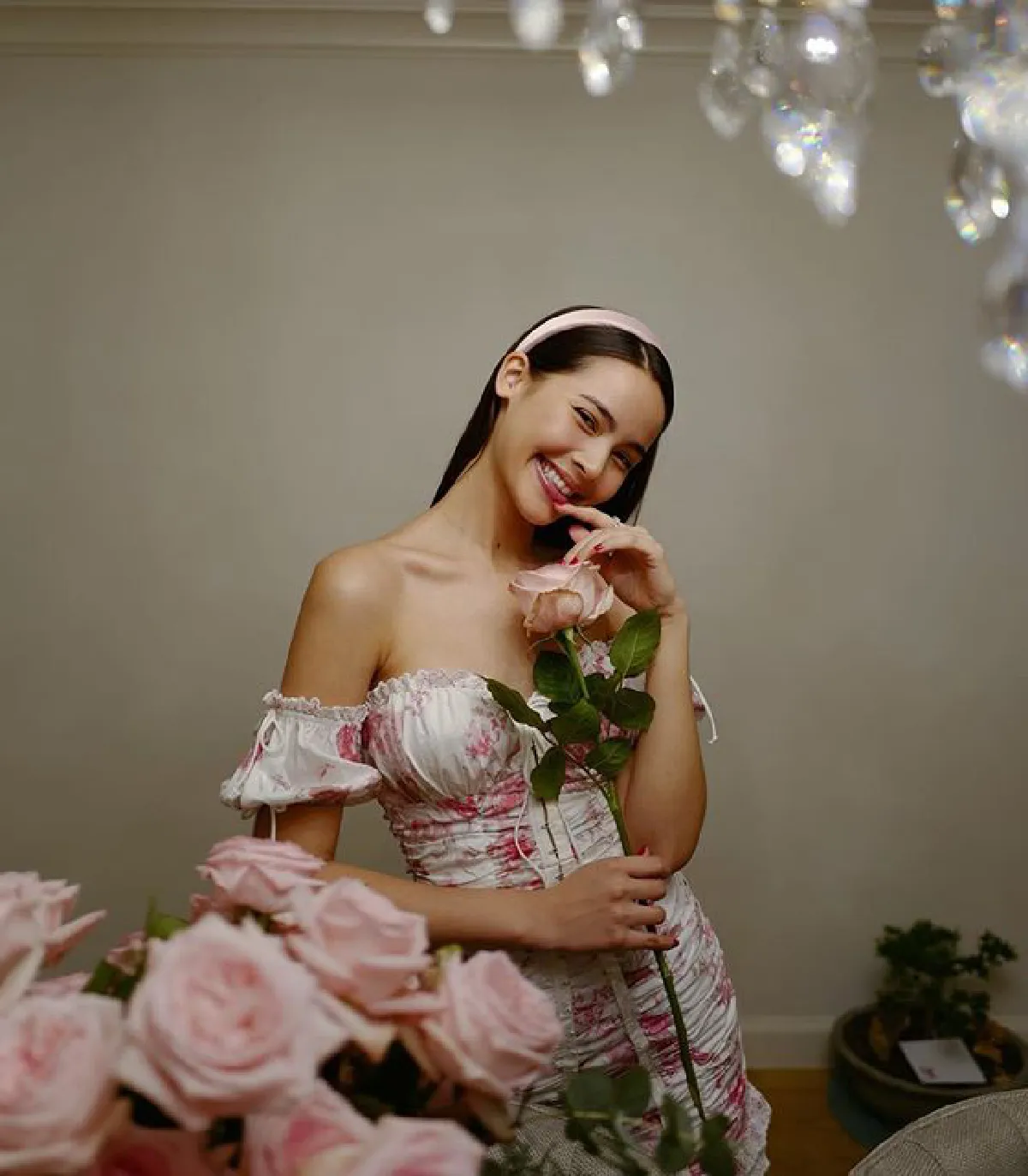 ญาญ่า โพสท่าตากผ้ายังสวยเป๊ะ อวดความเซ็กซี่เบาๆในชุดซีทรู