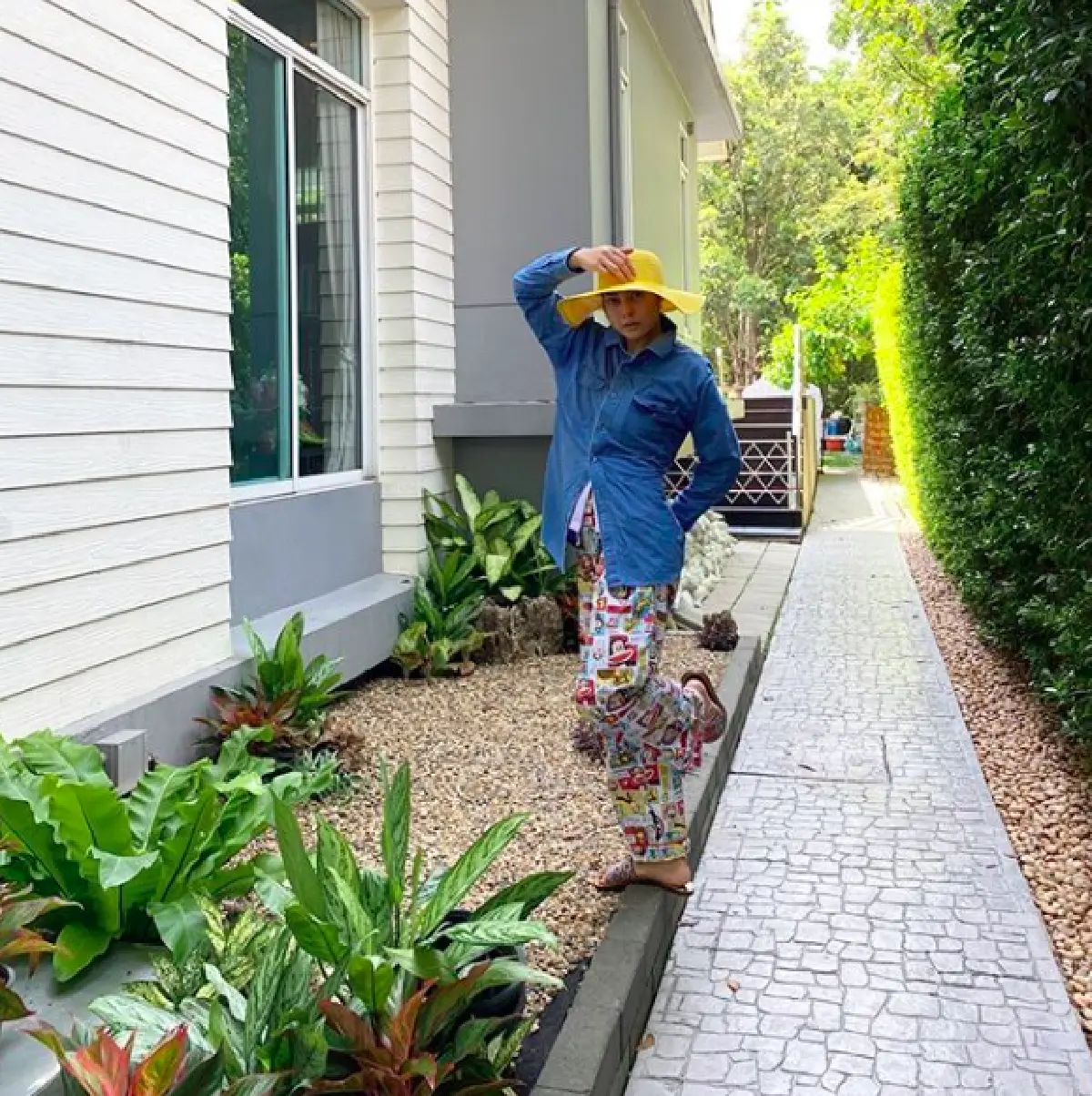 “ตั๊ก บงกช” ฝันถึงแม่จนนอนร้องไห้ ด้าน “เจ้าสัวบุญชัย” น่ารักมาก ลงไปดูแลสวนให้