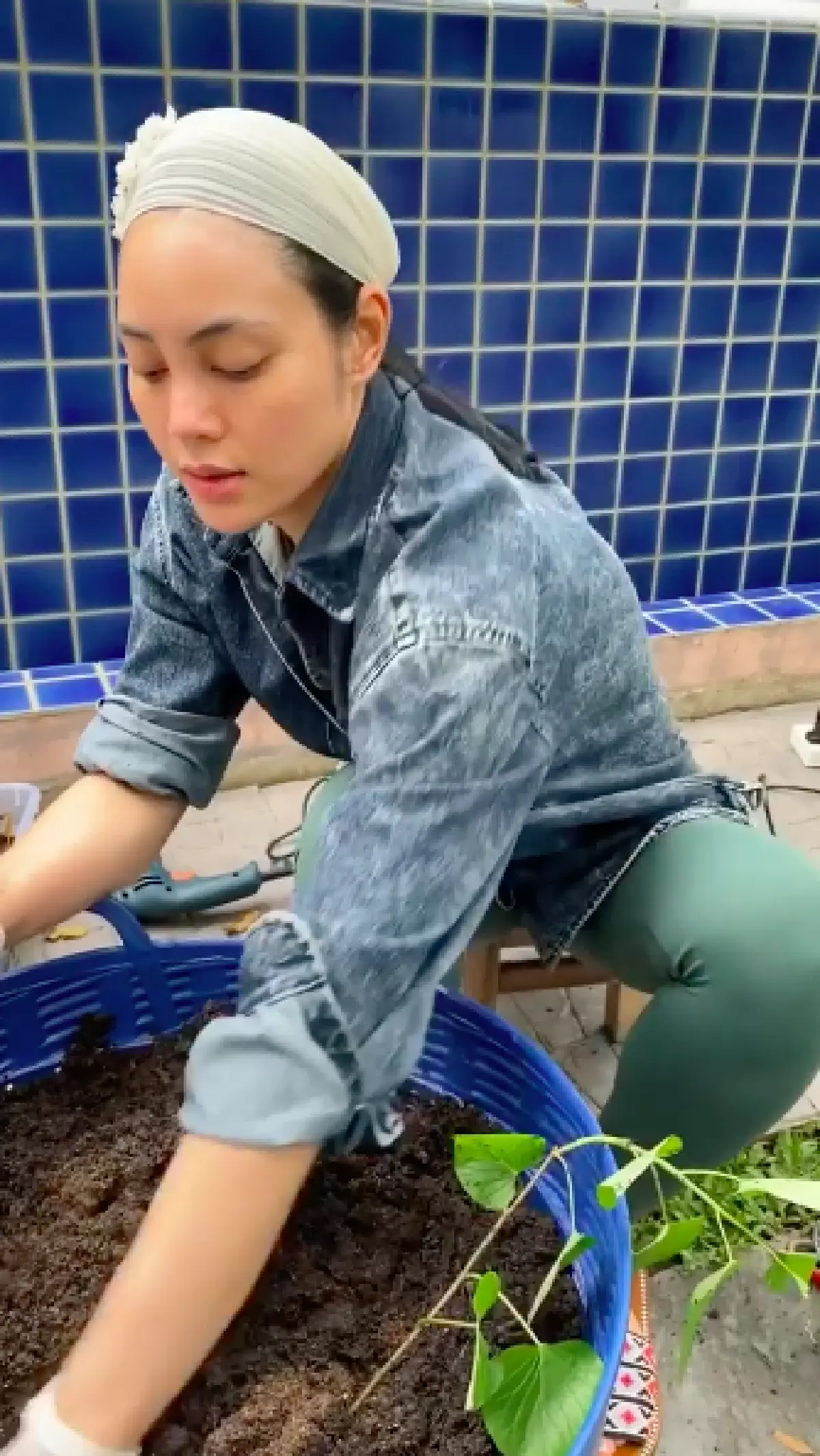 “ตั๊ก บงกช” ฝันถึงแม่จนนอนร้องไห้ ด้าน “เจ้าสัวบุญชัย” น่ารักมาก ลงไปดูแลสวนให้