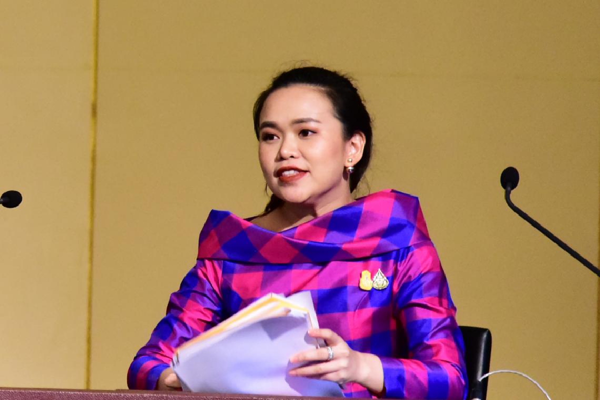 "บิ๊กตู่"ปลุกข้าราชการ-ประชาชนสวมใส่ผ้าไทยสัปดาห์ละ 2 วัน "บิ๊กตู่"ปลุกข้าราชการ-ประชาชนสวมใส่ผ้าไทยสัปดาห์ละ 2 วัน