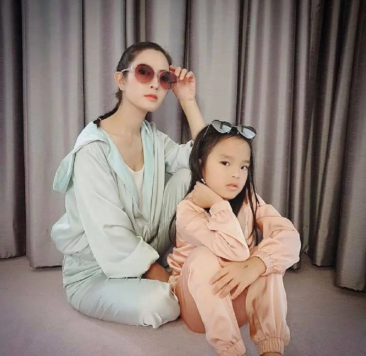 เริ่ดมากลูก! น้องปีใหม่ โพสรีวิวกล้องจัดเต็มทุกท่า นางแบบมืออาชีพมาเอง