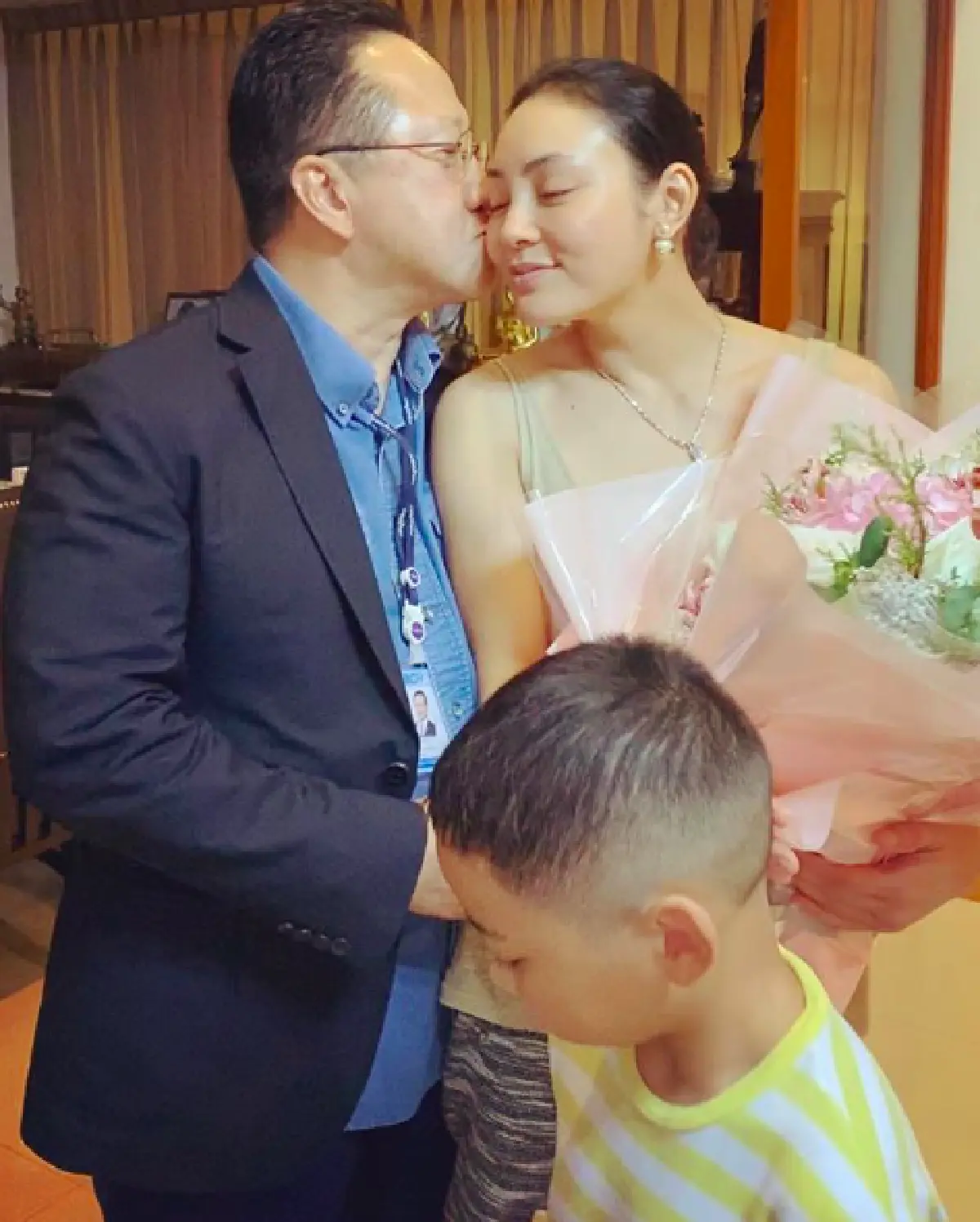 “ตั๊ก บงกช” ฝันถึงแม่จนนอนร้องไห้ ด้าน “เจ้าสัวบุญชัย” น่ารักมาก ลงไปดูแลสวนให้