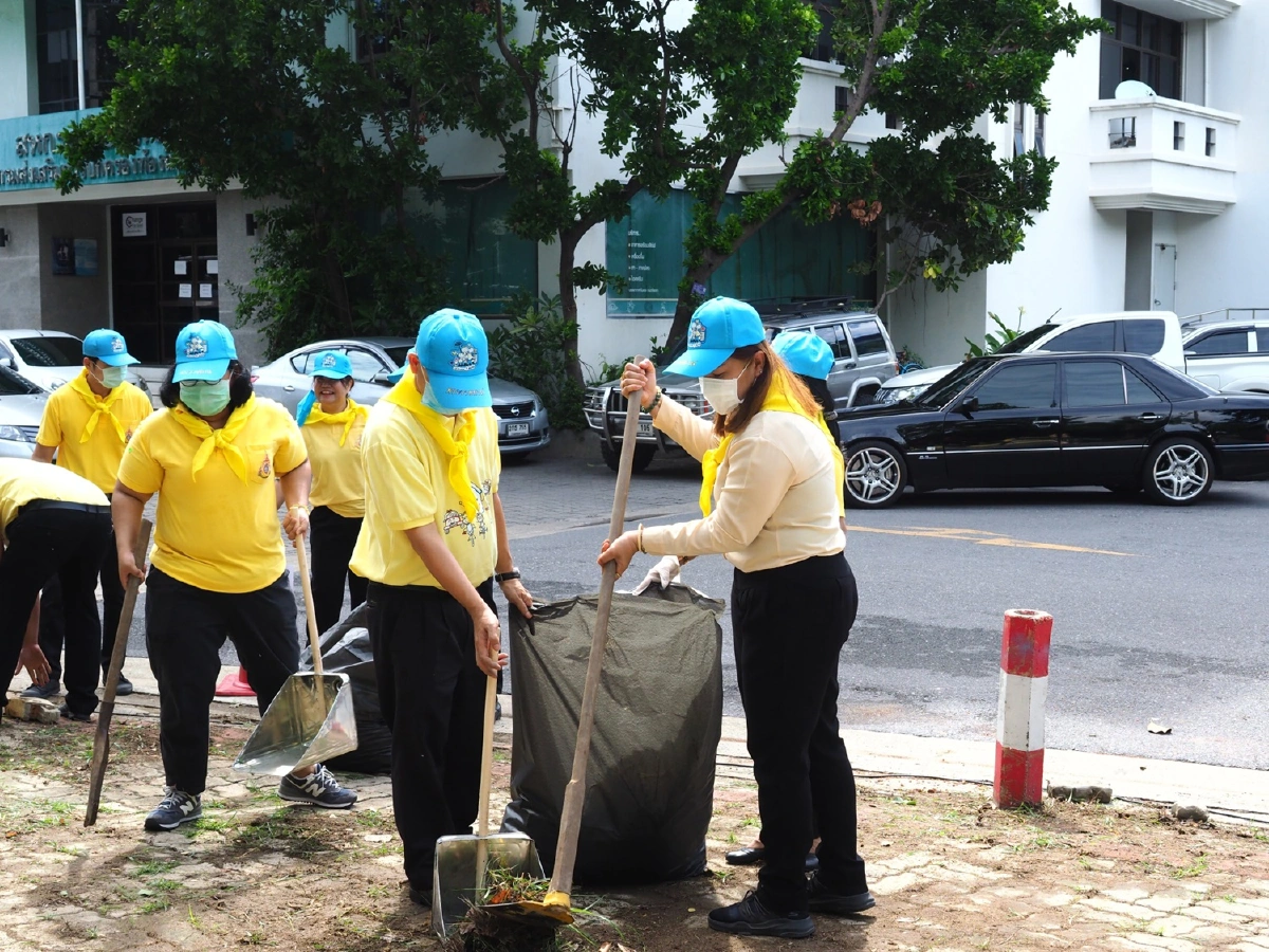 สถ.พร้อมใจบำเพ็ญประโยชน์หน้าพระที่นั่งนงคราญสโมสร