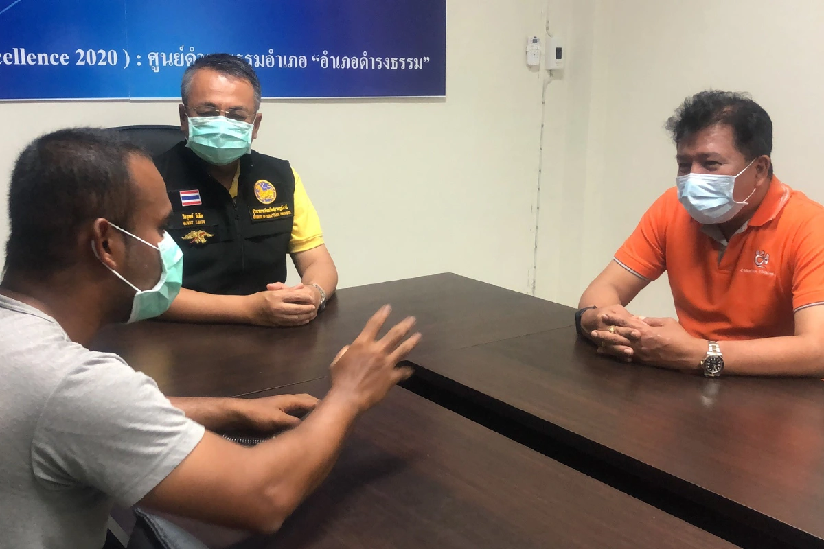 ดำเนินคดีหนุ่มยิงปืนกลางทะเล! เดือดเรือนับร้อยลำลักหอย