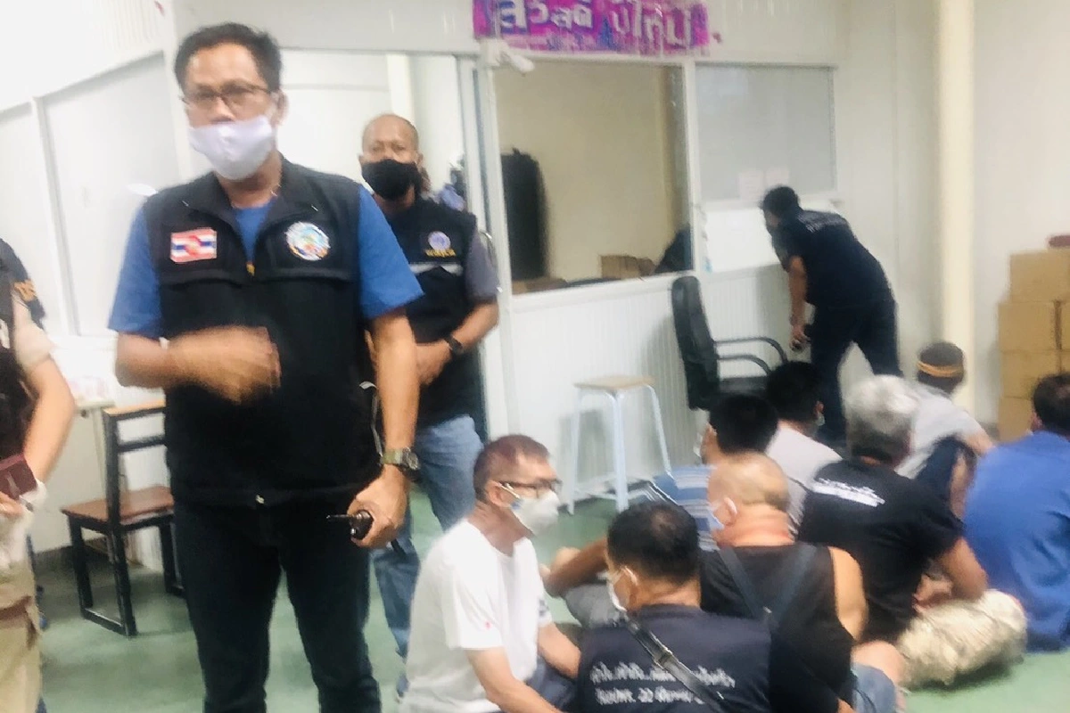 ทลายบ่อนตลาดมาบตาพุด รวบ 150 นักพนัน ฝ่าฝืนพ.ร.ก.ฉุกเฉินคุมโควิด-19