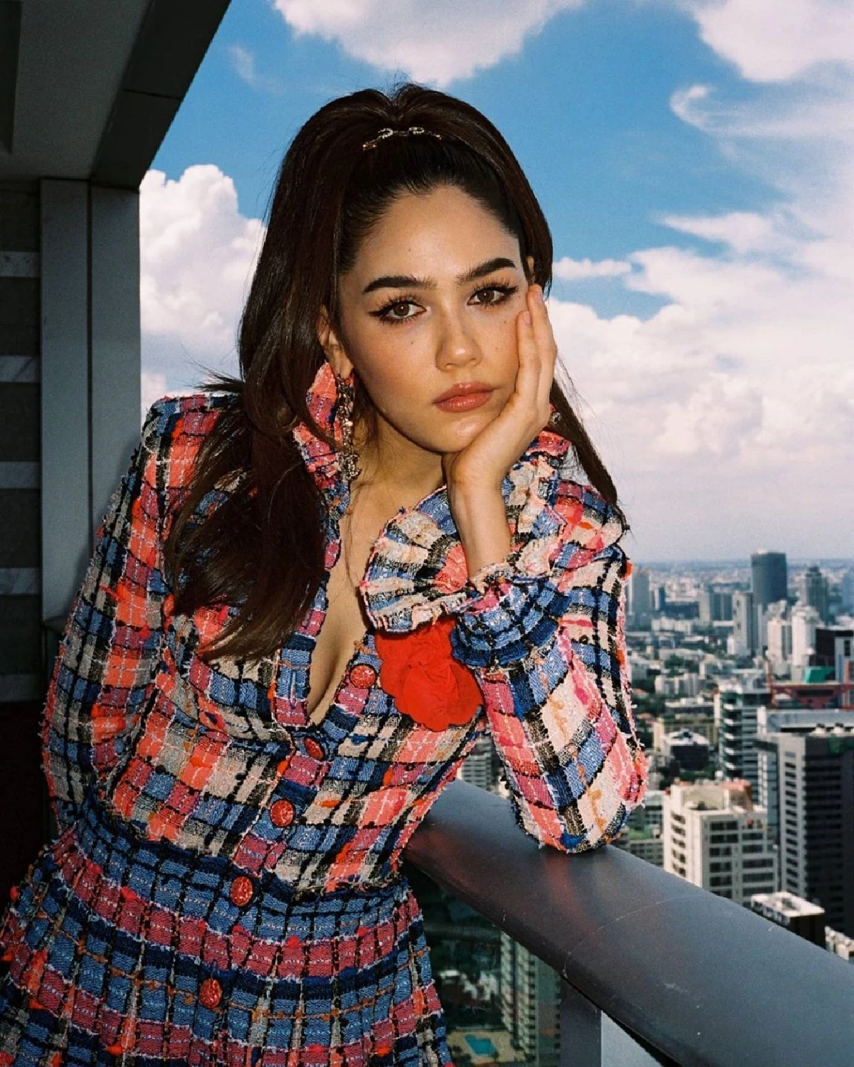 ชมพู่ อารยา กับชุดเดรสส้มหยุดสุดปัง ขอจัดเต็มหลังคลายล็อคดาวน์ 