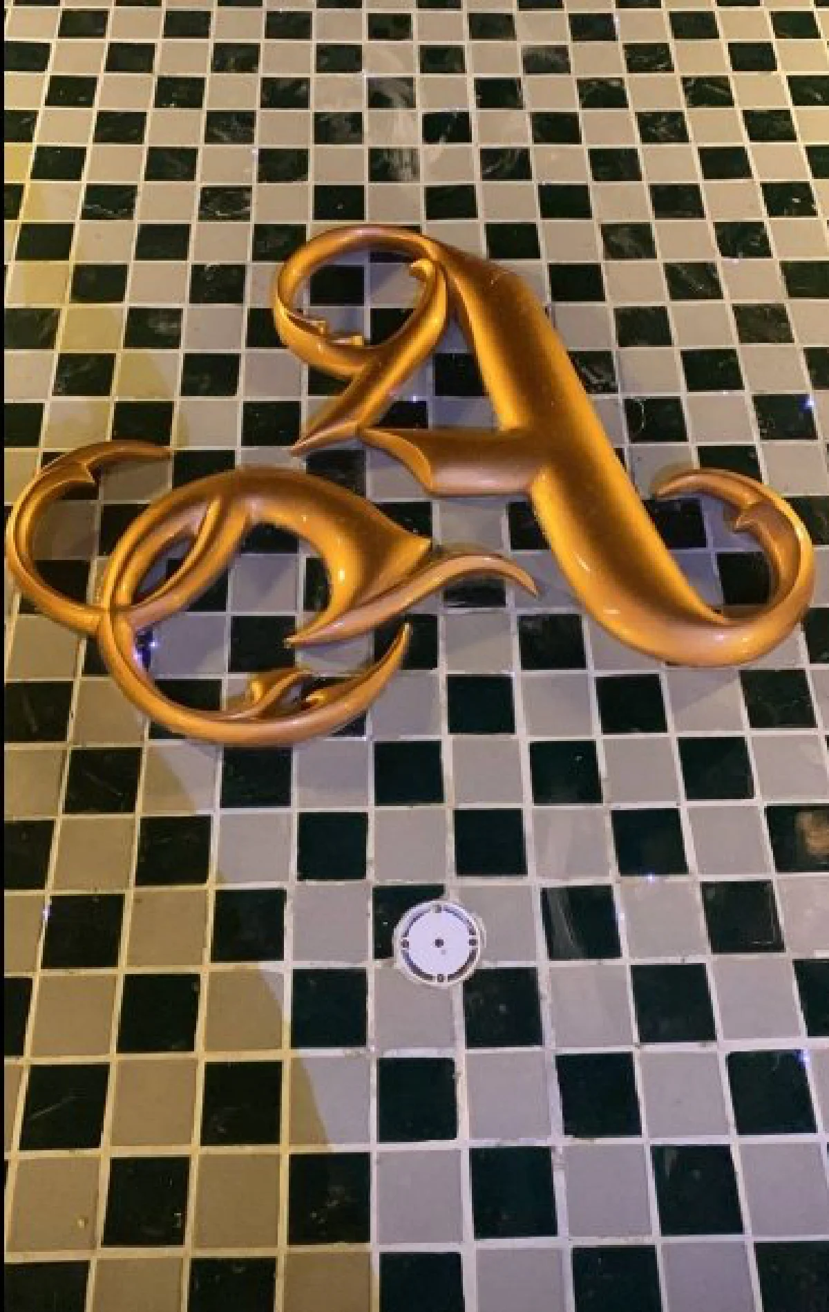 อั้ม พัชราภา ทำสระว่ายน้ำใหม่สุดอลังการ ติดสัญลักษณ์ตัว A กลางสระ