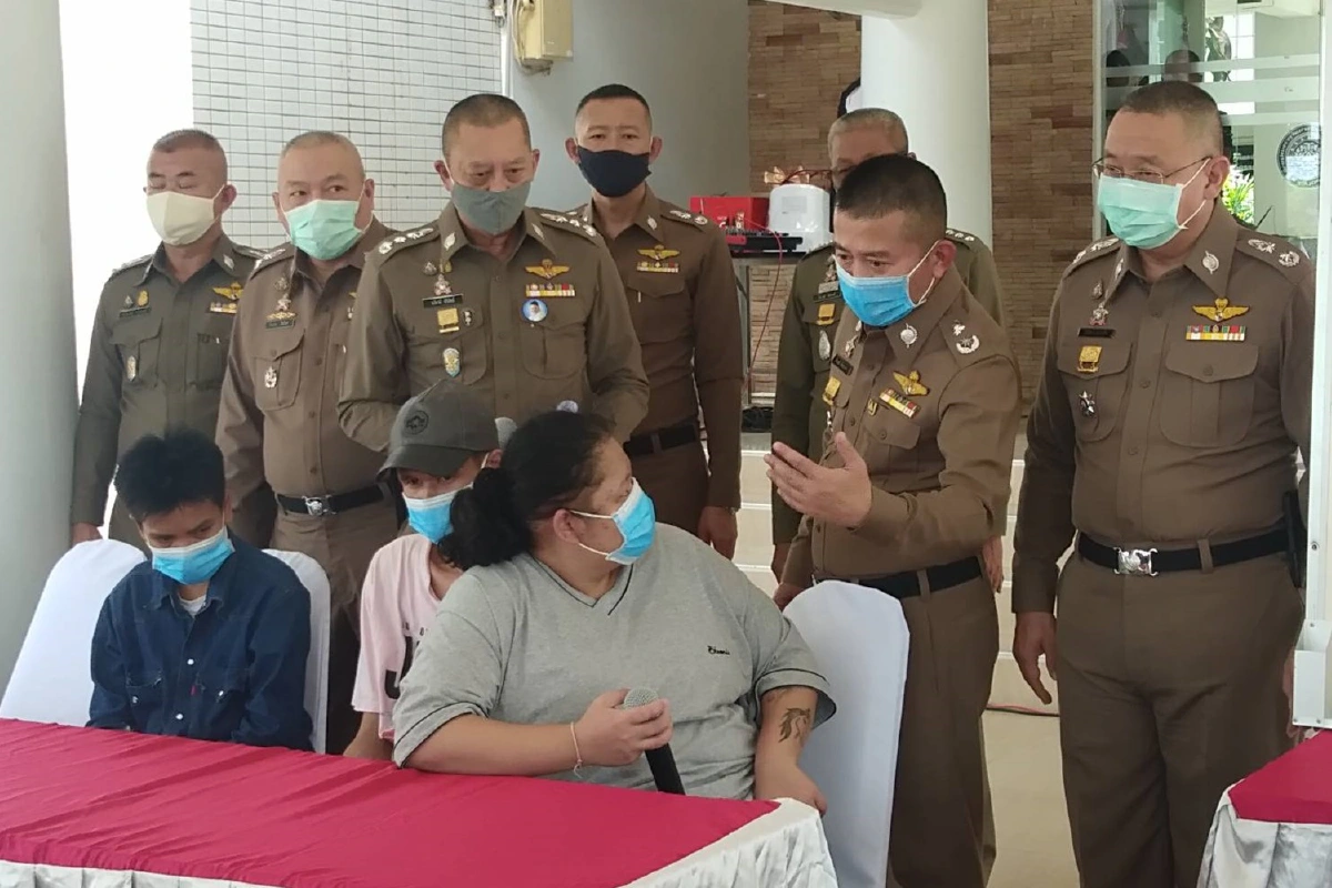 ตำรวจจับแก๊งปลอมเฟซบุ๊กหลอกเหยื่อโอนเงินอ้างไม่มีงานทำ