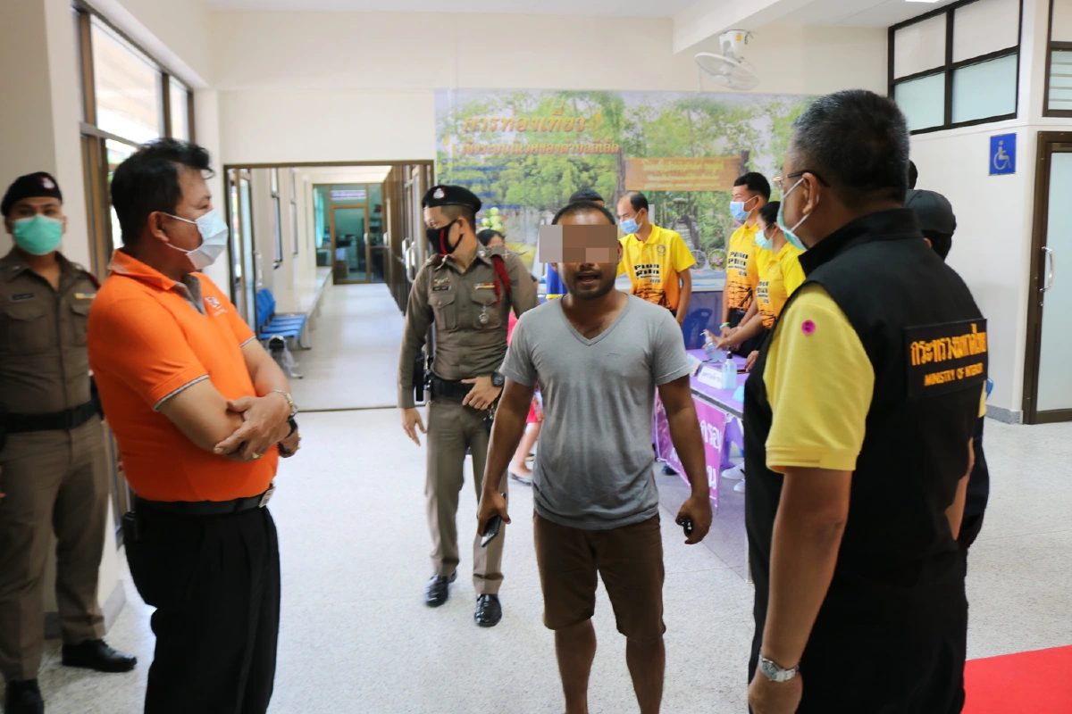 ดำเนินคดีหนุ่มยิงปืนกลางทะเล! เดือดเรือนับร้อยลำลักหอย