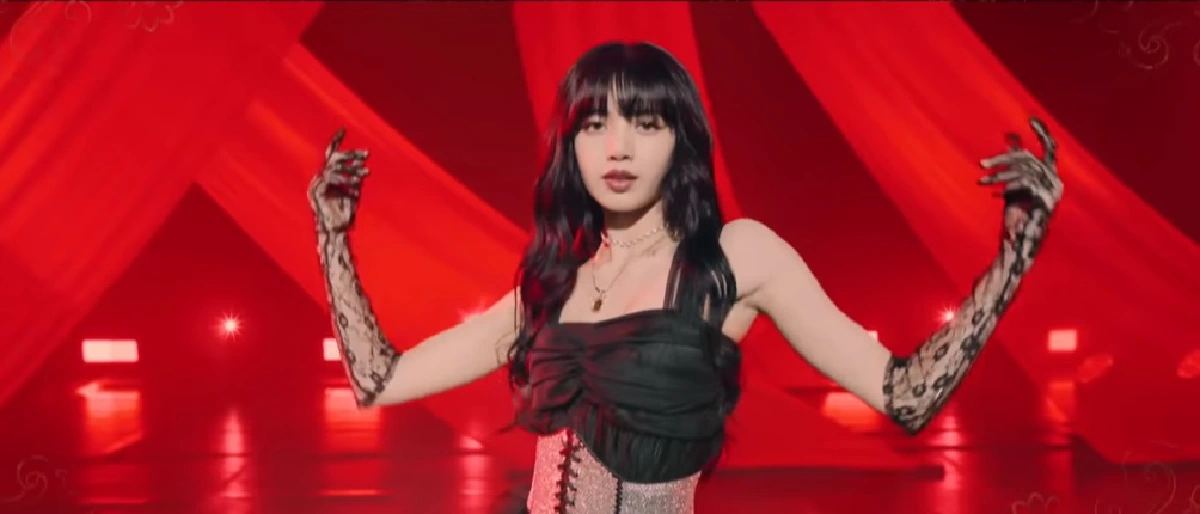 ลิซ่า Blackpink ปล่อยภาพเซ็ตล่าสุด อวดลุคสวยน่ารักเหมือนตุ๊กตา