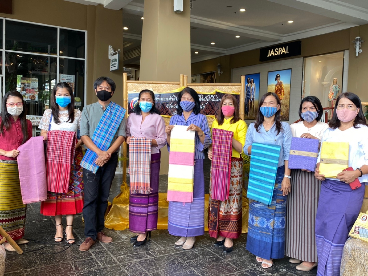 กลุ่มสตรีทอผ้าบ้านเขาเต่าคว้างชนะเลิศงานประกวด"ผ้าอัตลักษณ์" กลุ่มสตรีทอผ้าบ้านเขาเต่าคว้างชนะเลิศงานประกวด"ผ้าอัตลักษณ์"