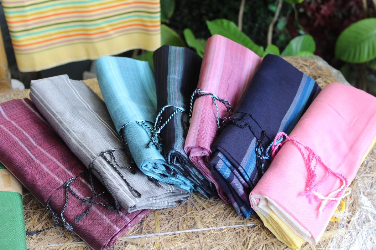 กลุ่มสตรีทอผ้าบ้านเขาเต่าคว้างชนะเลิศงานประกวด"ผ้าอัตลักษณ์"