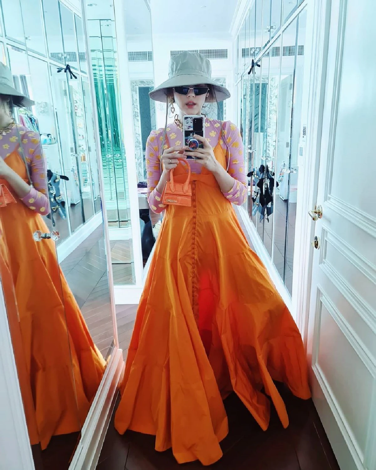 ชมพู่ อารยา กับชุดเดรสส้มหยุดสุดปัง ขอจัดเต็มหลังคลายล็อคดาวน์ 