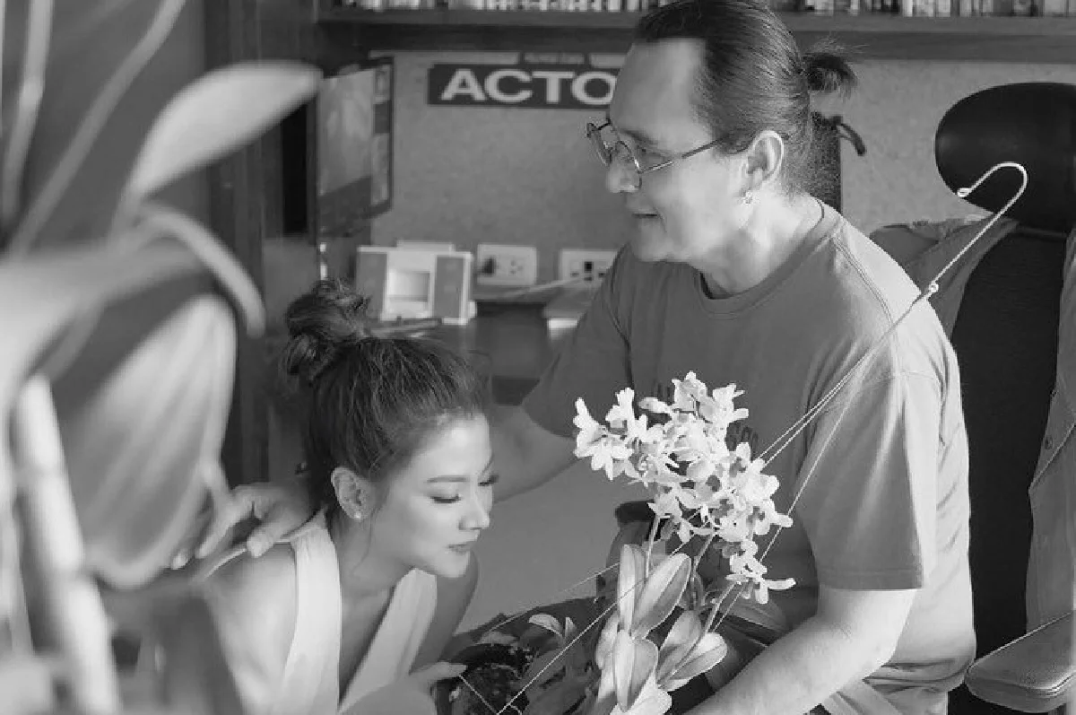 ใบเฟิร์น พิมพ์ชนก เผยความในใจถึง ตั้ว ศรัณยู โชคดีที่สุดที่ได้เป็นนักแสดงของพ่อ