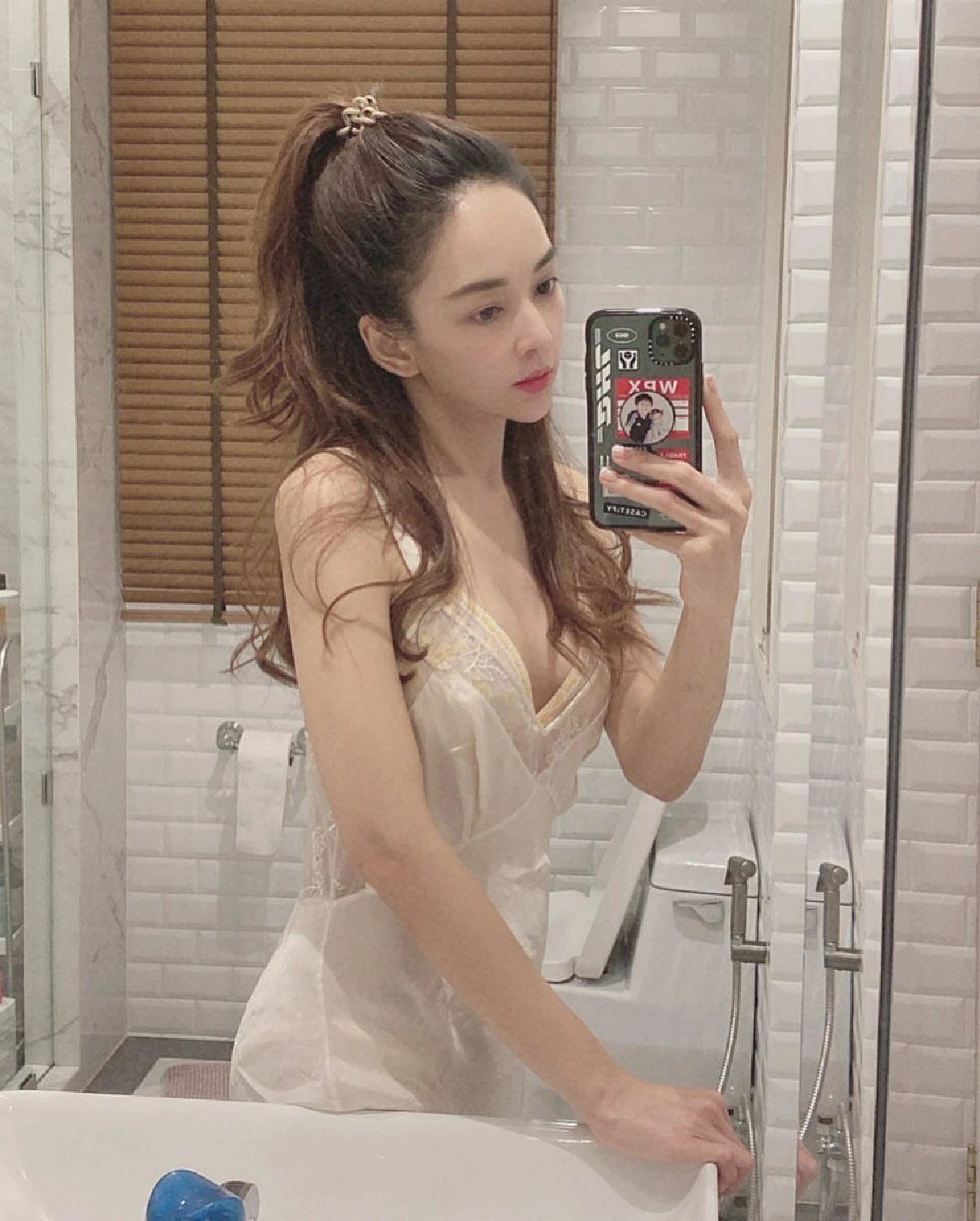 "เป้ย ปานวาด" อวดหุ่นบางๆ ในชุดนอนสุดเซ็กซี่ เผยน้ำหนักลดฮวบ 5 กก. 