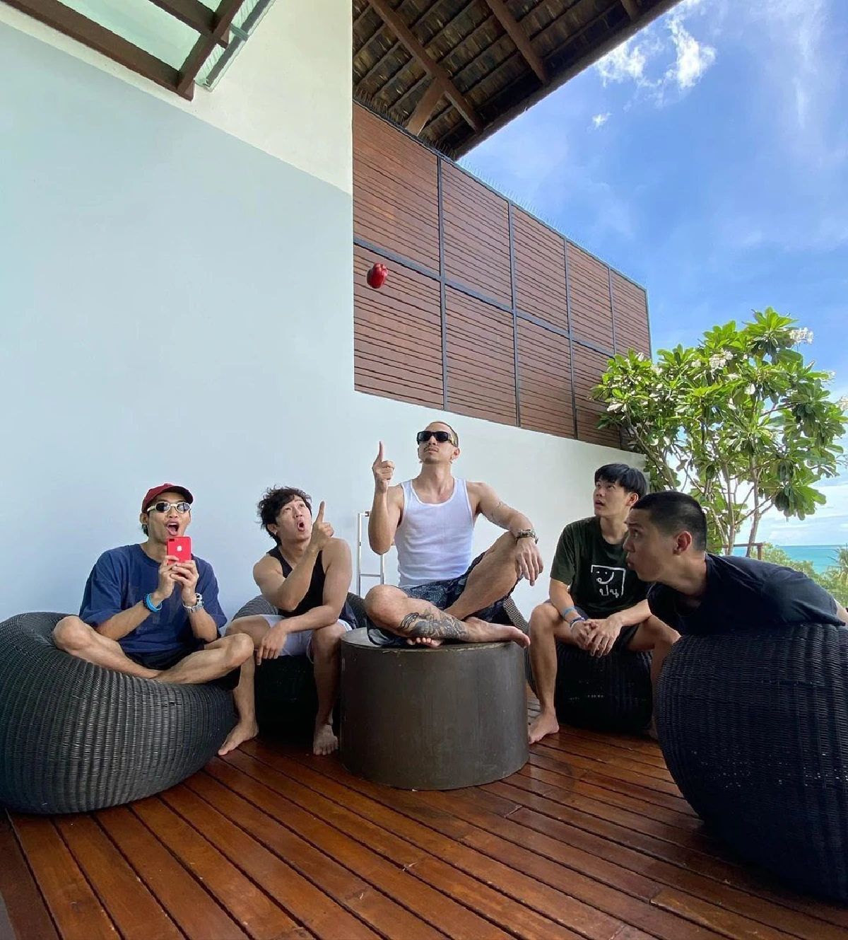 คืนดีกันแล้ว? ธามไท คอมเมนต์แซว โฟร์ แถมเช็คอินที่หัวหินพร้อมๆกัน