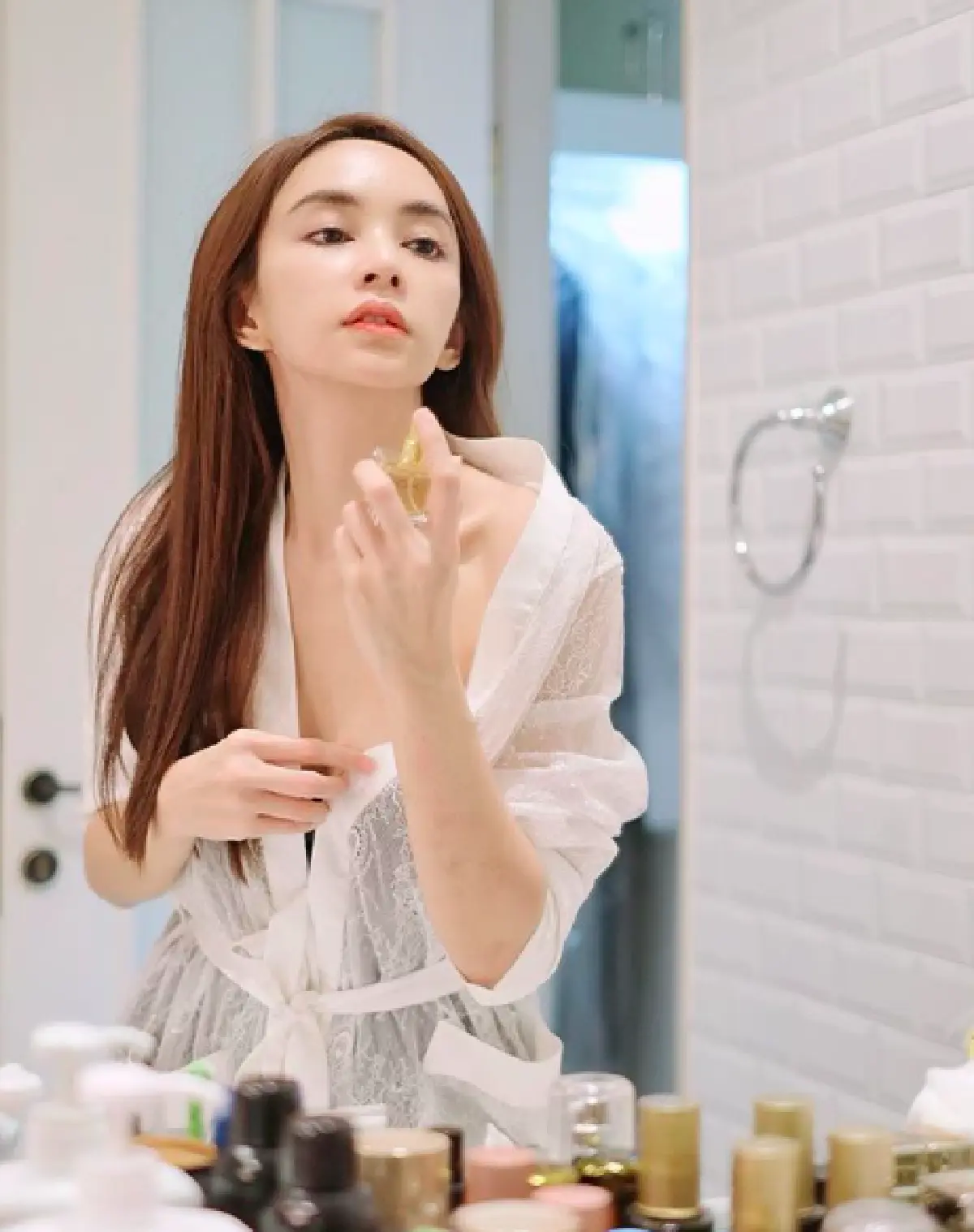 "เป้ย ปานวาด" อวดหุ่นบางๆ ในชุดนอนสุดเซ็กซี่ เผยน้ำหนักลดฮวบ 5 กก. 