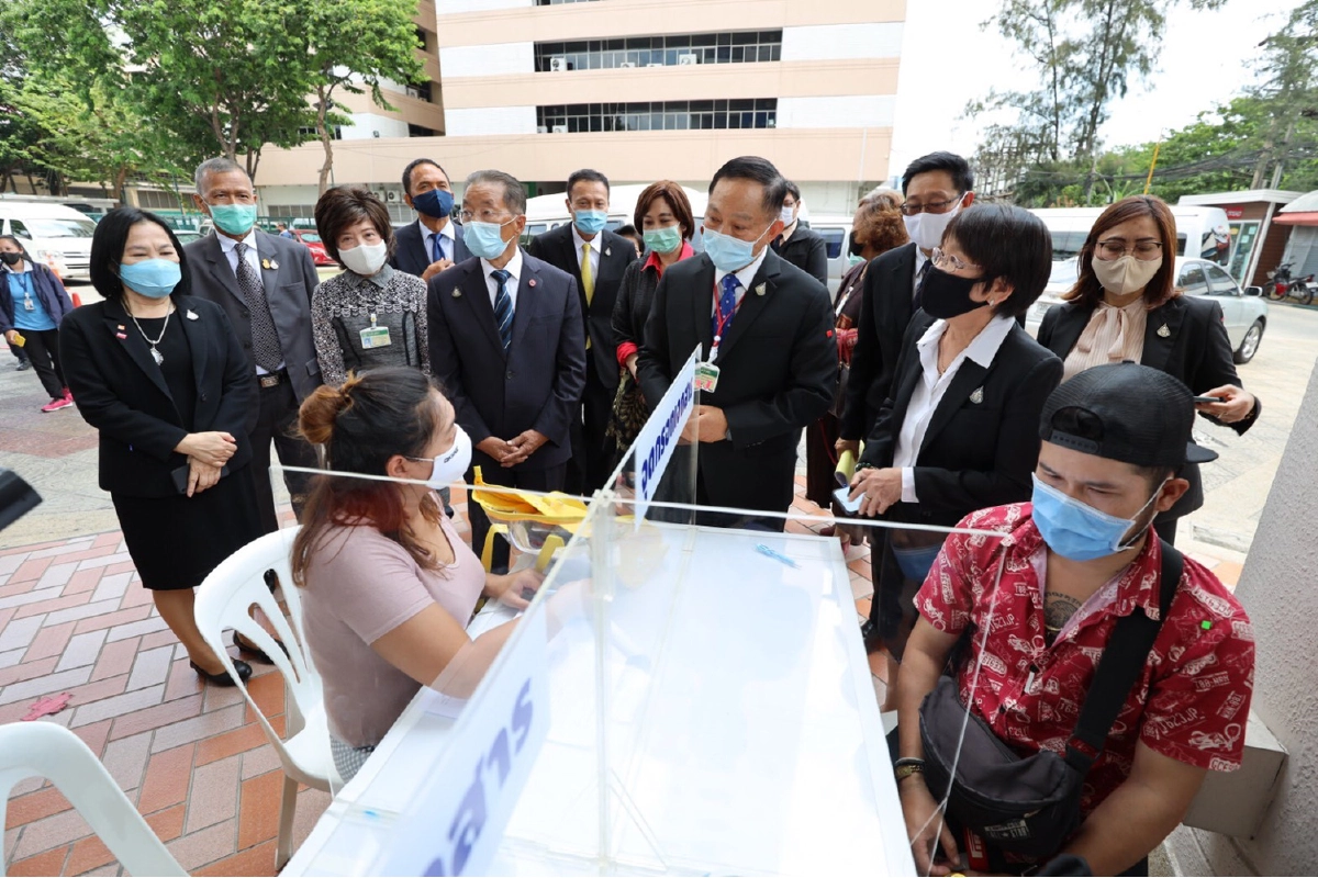 ‘ปธ.กรรมาธิการการแรงงาน วุฒิสภา’ ตรวจเยี่ยม ‘ก.แรงงาน’ เร่งช่วยเหลือผู้ได้รับผลกระทบจากโควิด-19 ย้ำให้ดำเนินการอย่างเป็นรูปธรรม