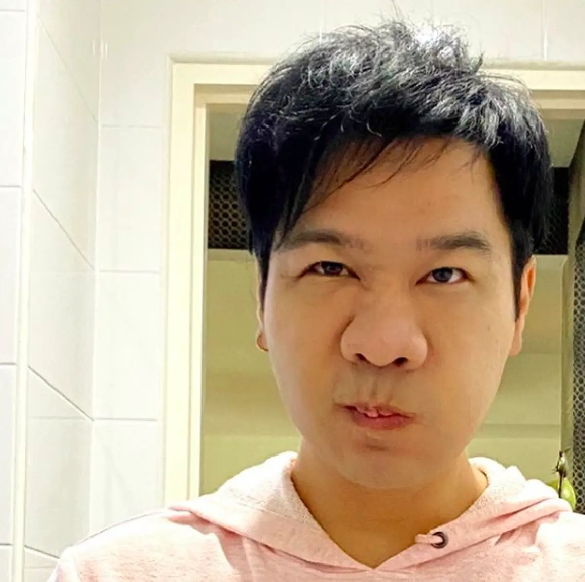 "กอล์ฟ เบญจพล" เตรียมตัวให้ “หมอสอง” ศัลยกรรมอัพความหล่อให้ใหม่