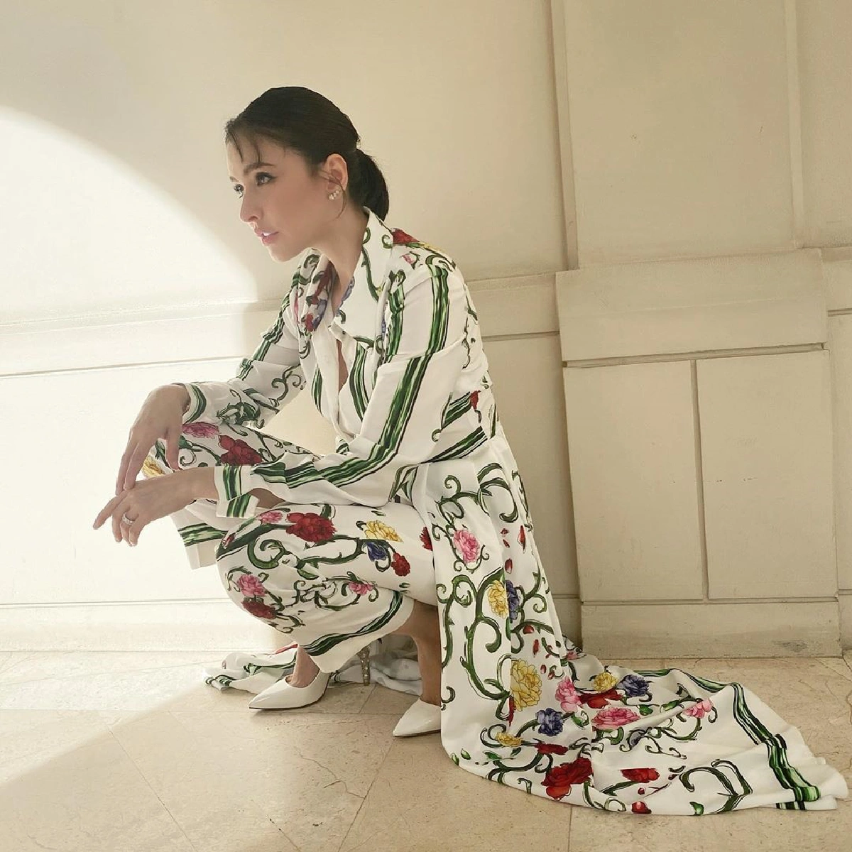 เป๊ะทุกท่วงท่า! ศรีริต้า แต่งสวยสวมส้นสูงเล่นบาสเกตบอล (คลิป)