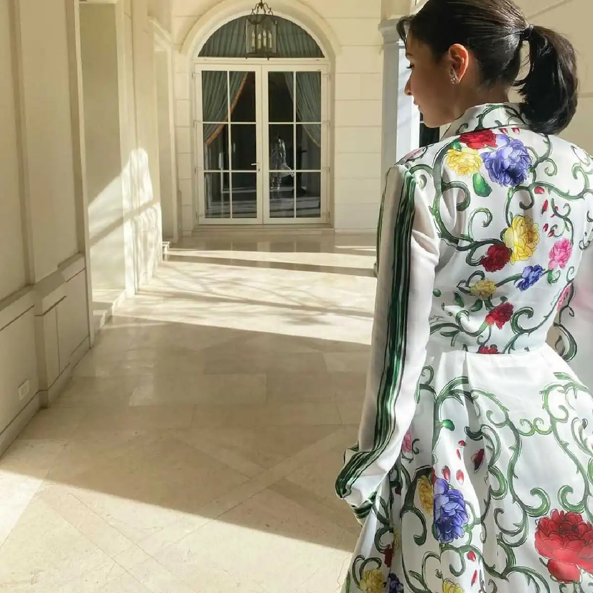 เป๊ะทุกท่วงท่า! ศรีริต้า แต่งสวยสวมส้นสูงเล่นบาสเกตบอล (คลิป)