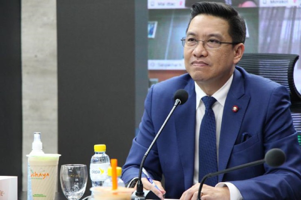"พุทธิพงษ์"บอกไม่ใช่เจ้าของชีวิต ยันให้เกียรติหากสส.กทม.ย้ายก๊วน "พุทธิพงษ์"บอกไม่ใช่เจ้าของชีวิต ยันให้เกียรติหากสส.กทม.ย้ายก๊วน
