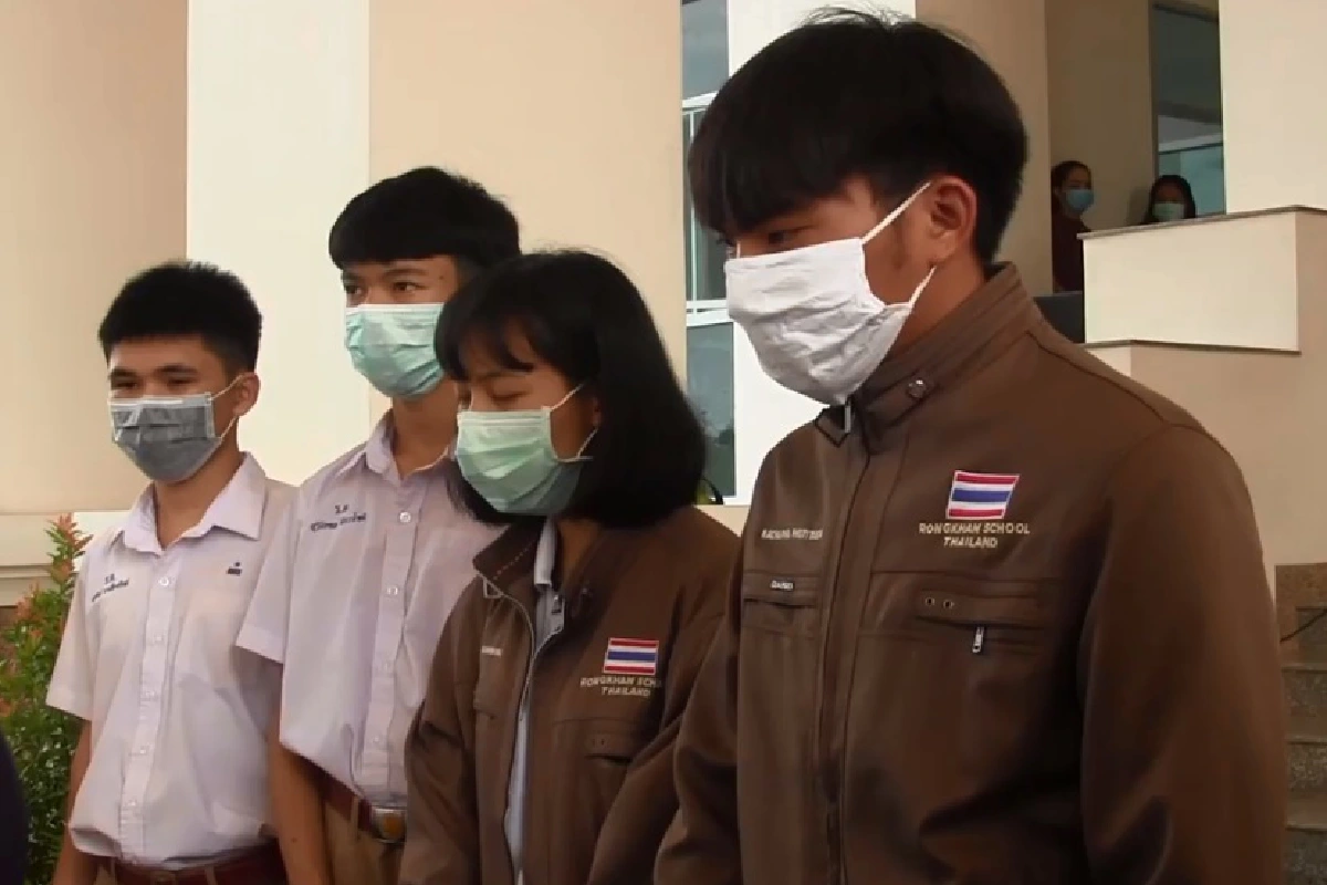 นักเรียนไทยเจ๋ง!คิดค้นเครื่องกดเจลแอลกอฮอล์ระบบสัมผัส สู้โควิด-19