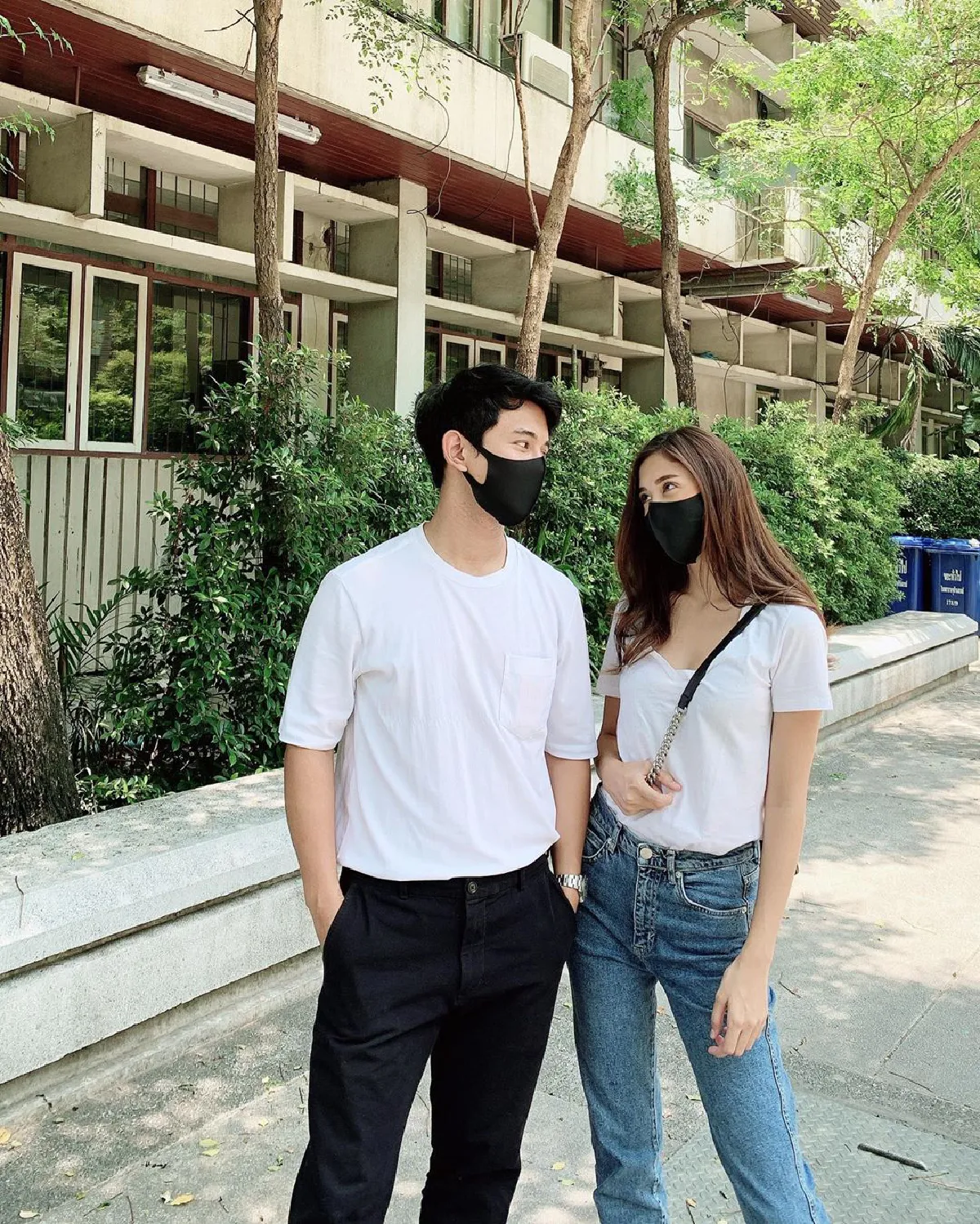 กัน-มารี ดีดกีตาร์ร้องเพลง ส่งสายตาหวานซึ้ง..เหมือนจีบกันใหม่ๆ (คลิป)